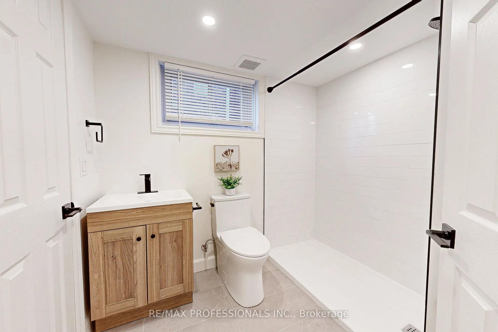 146 Pinegrove Avenue