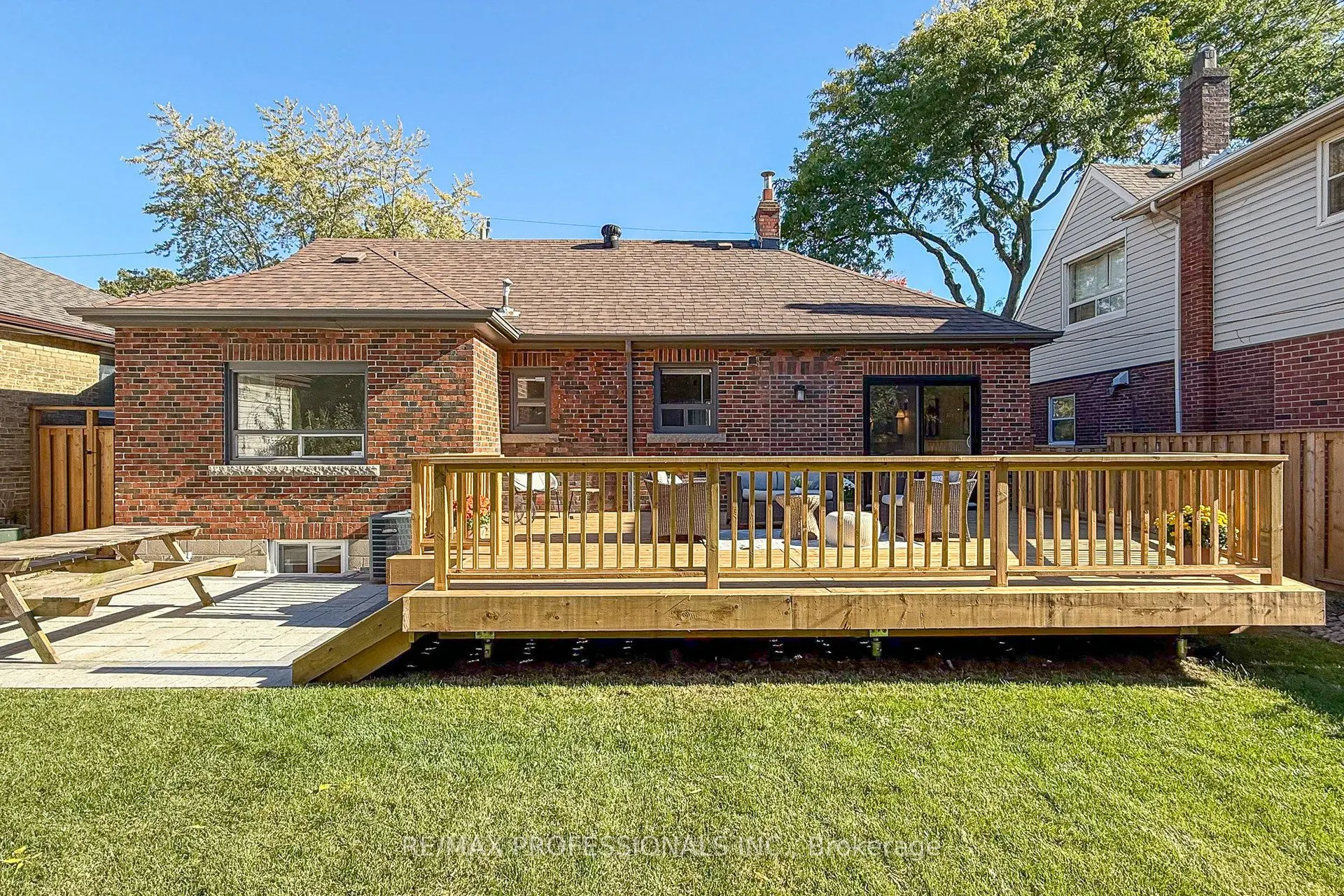 146 Pinegrove Avenue