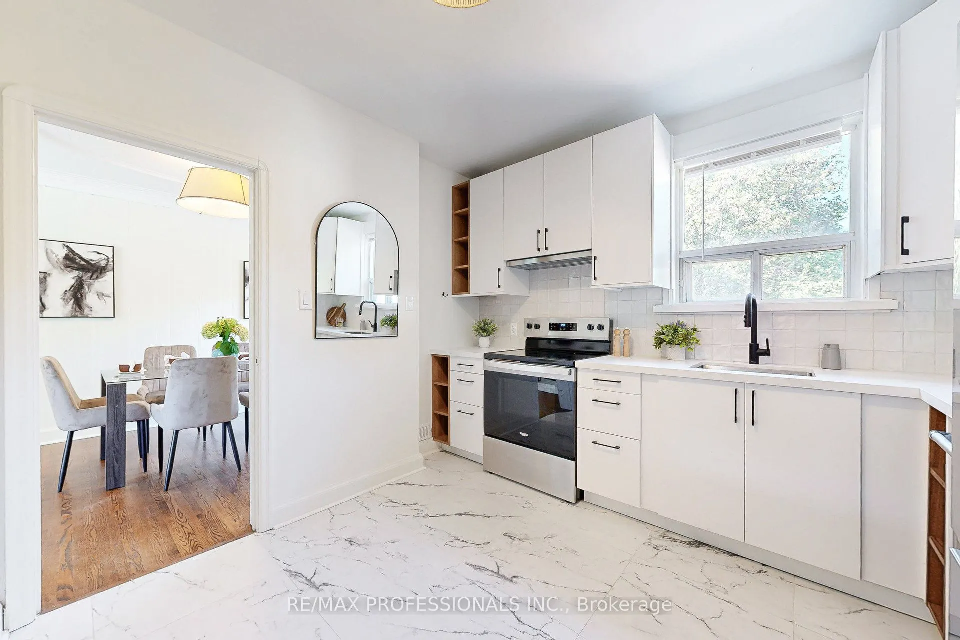 146 Pinegrove Avenue