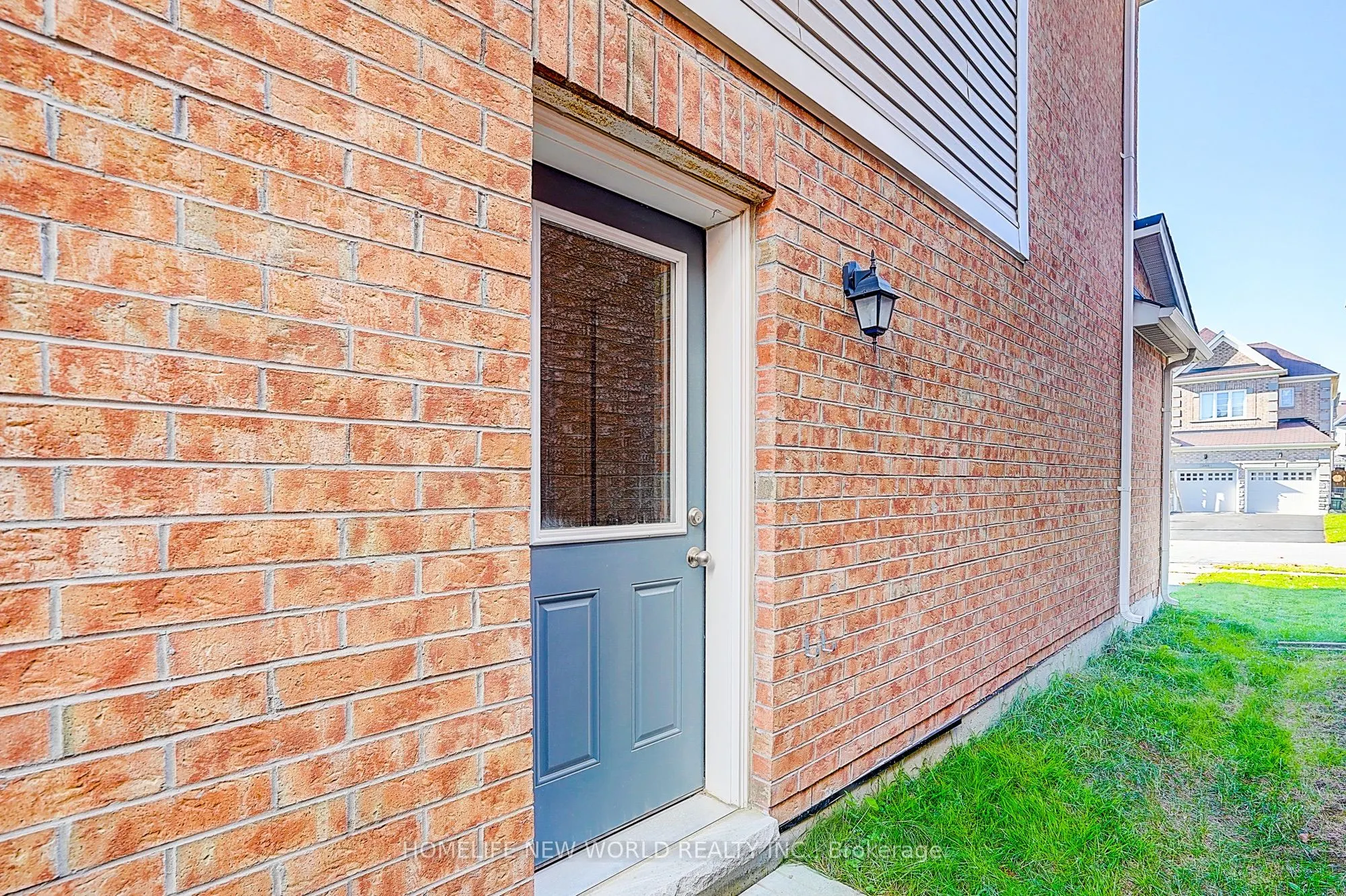 2002 Cocklin Crescent