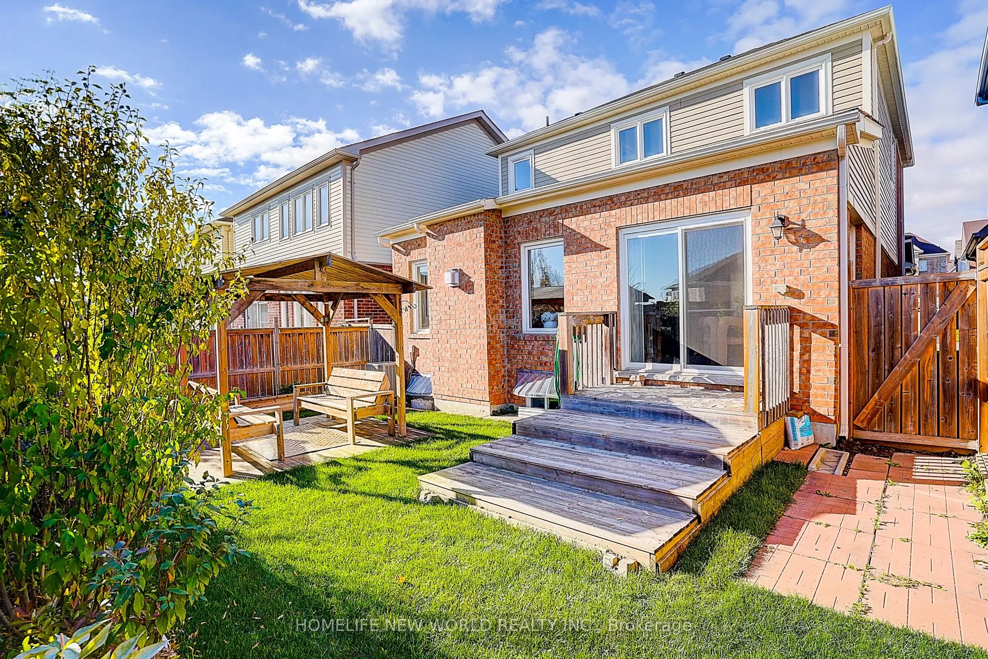 2002 Cocklin Crescent