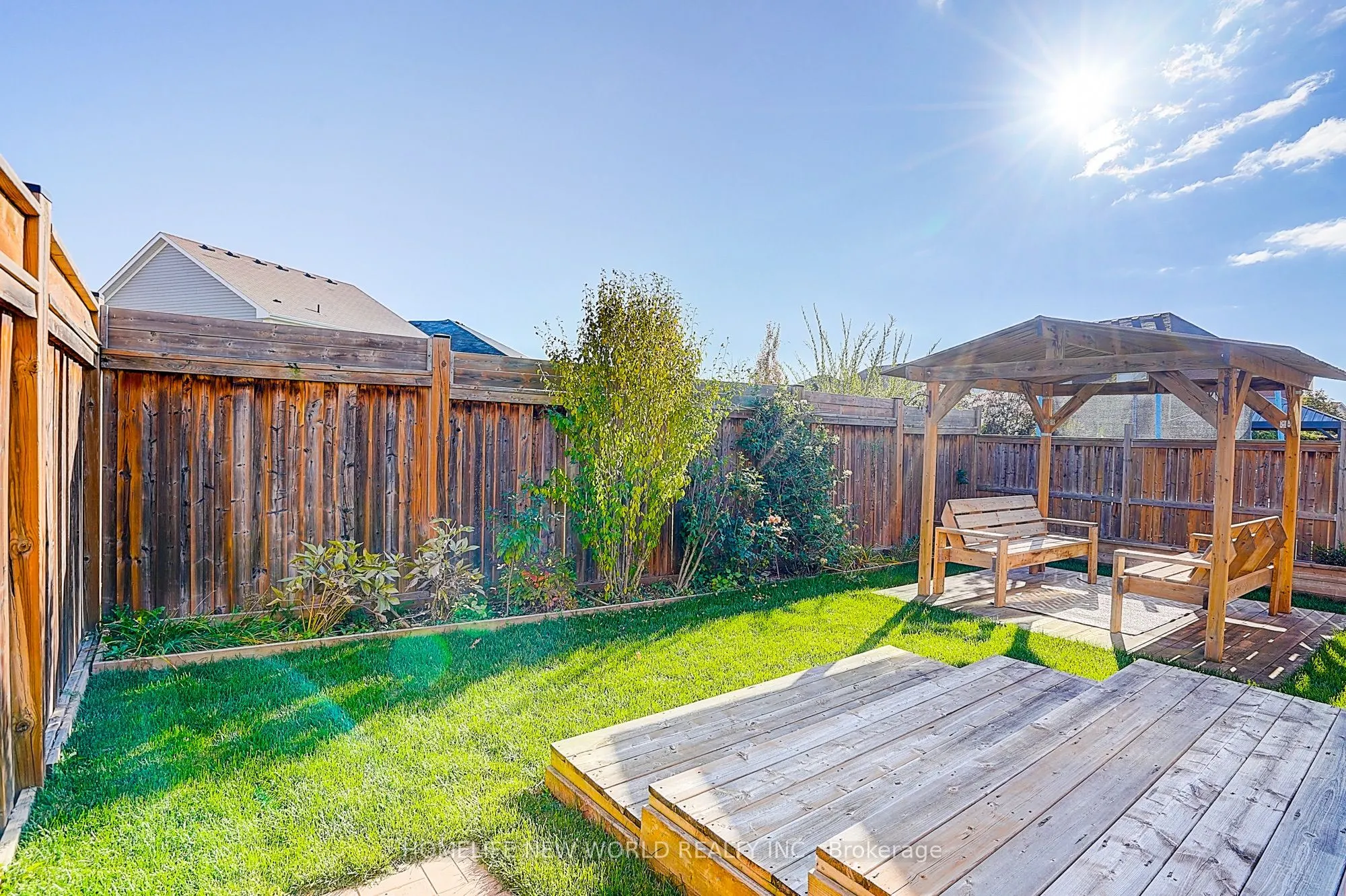 2002 Cocklin Crescent