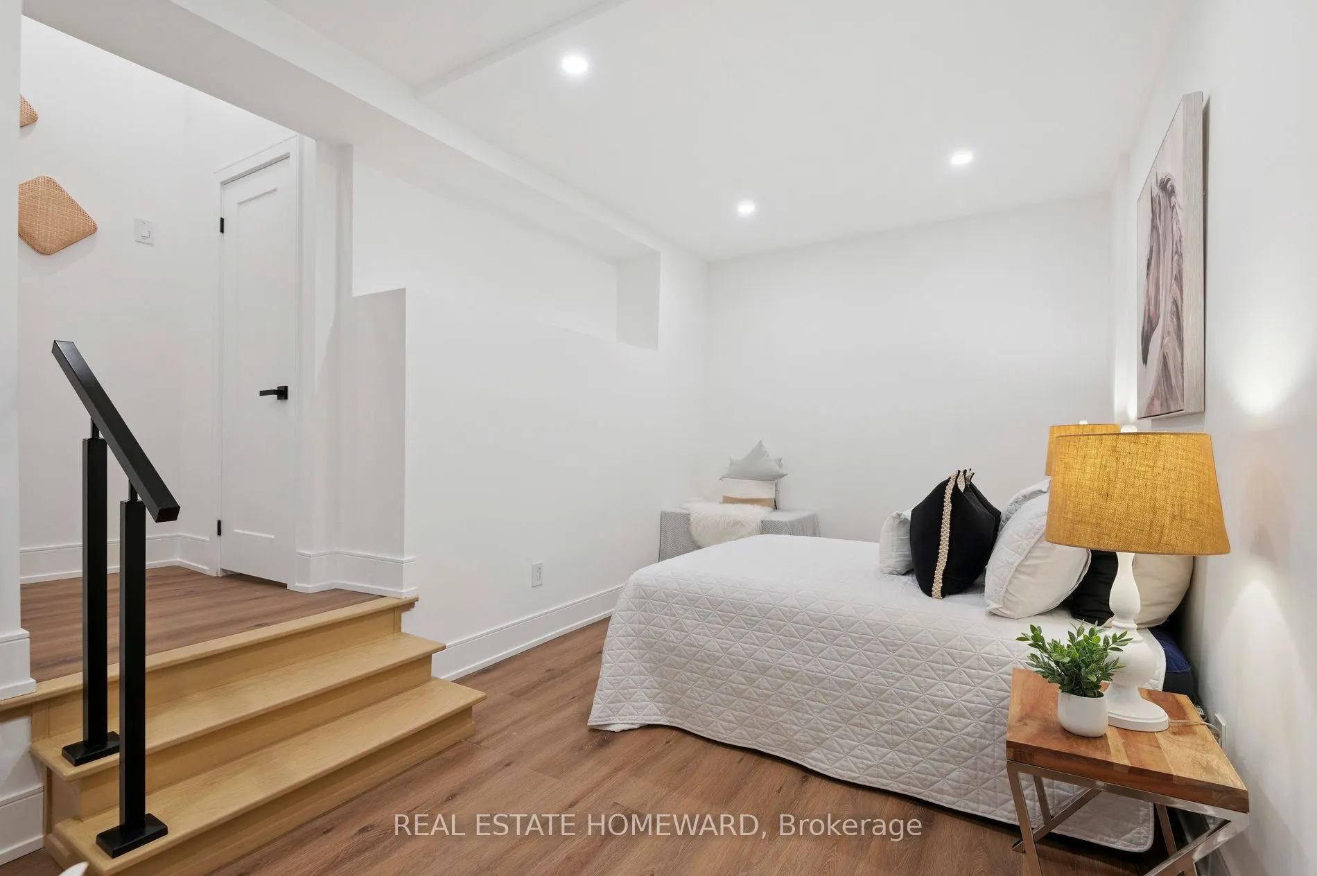 32 Westlake Crescent