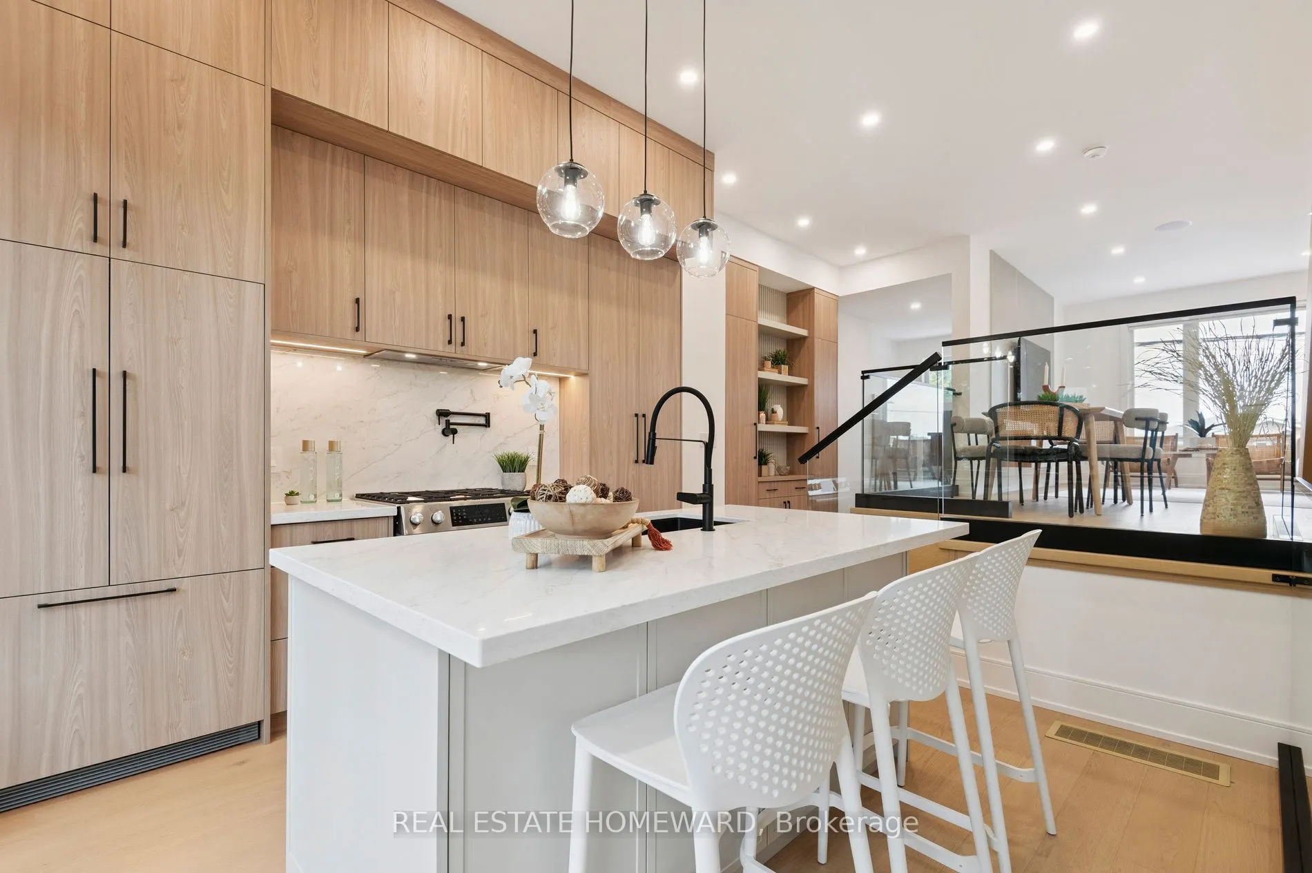 32 Westlake Crescent