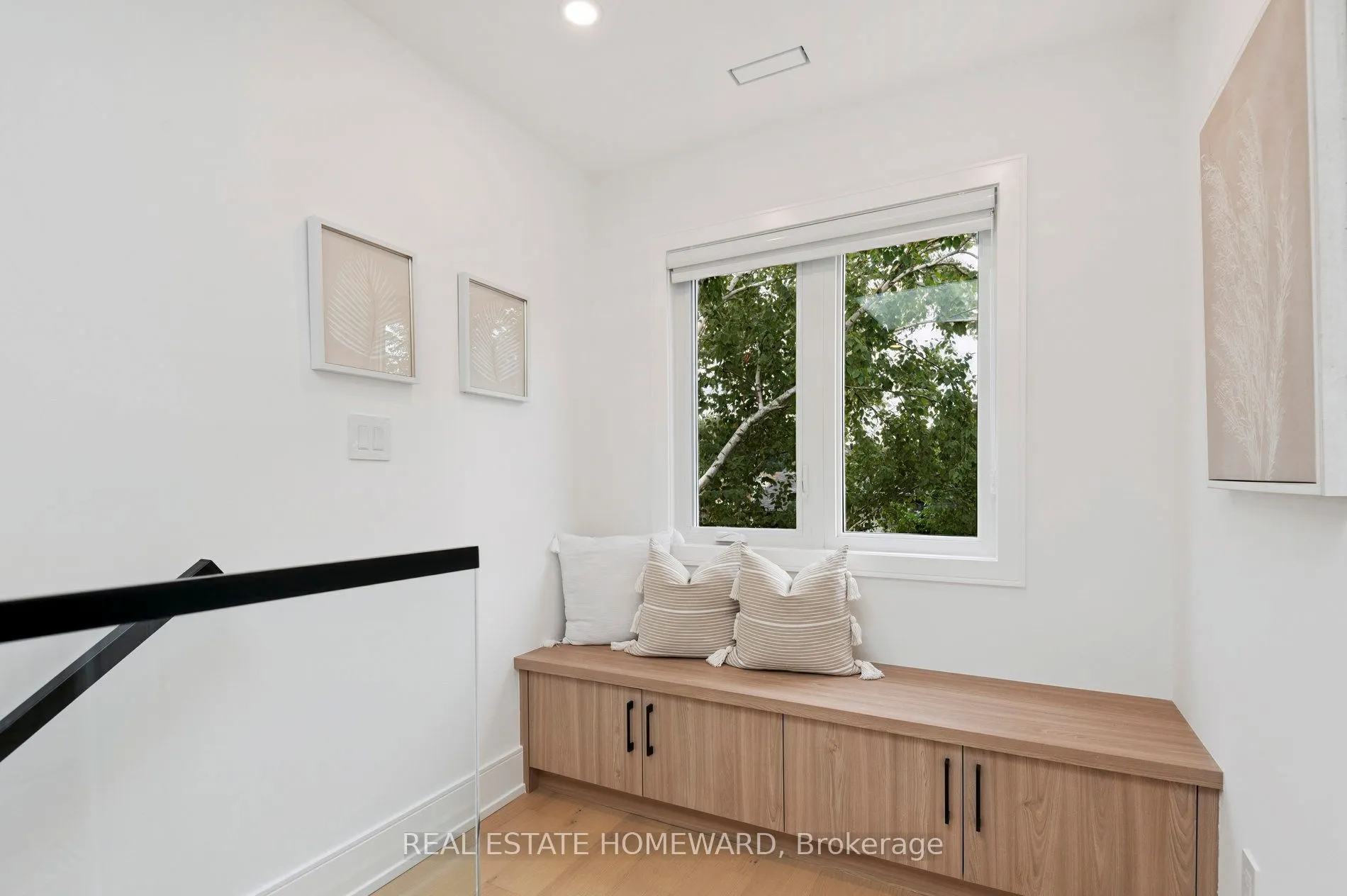 32 Westlake Crescent