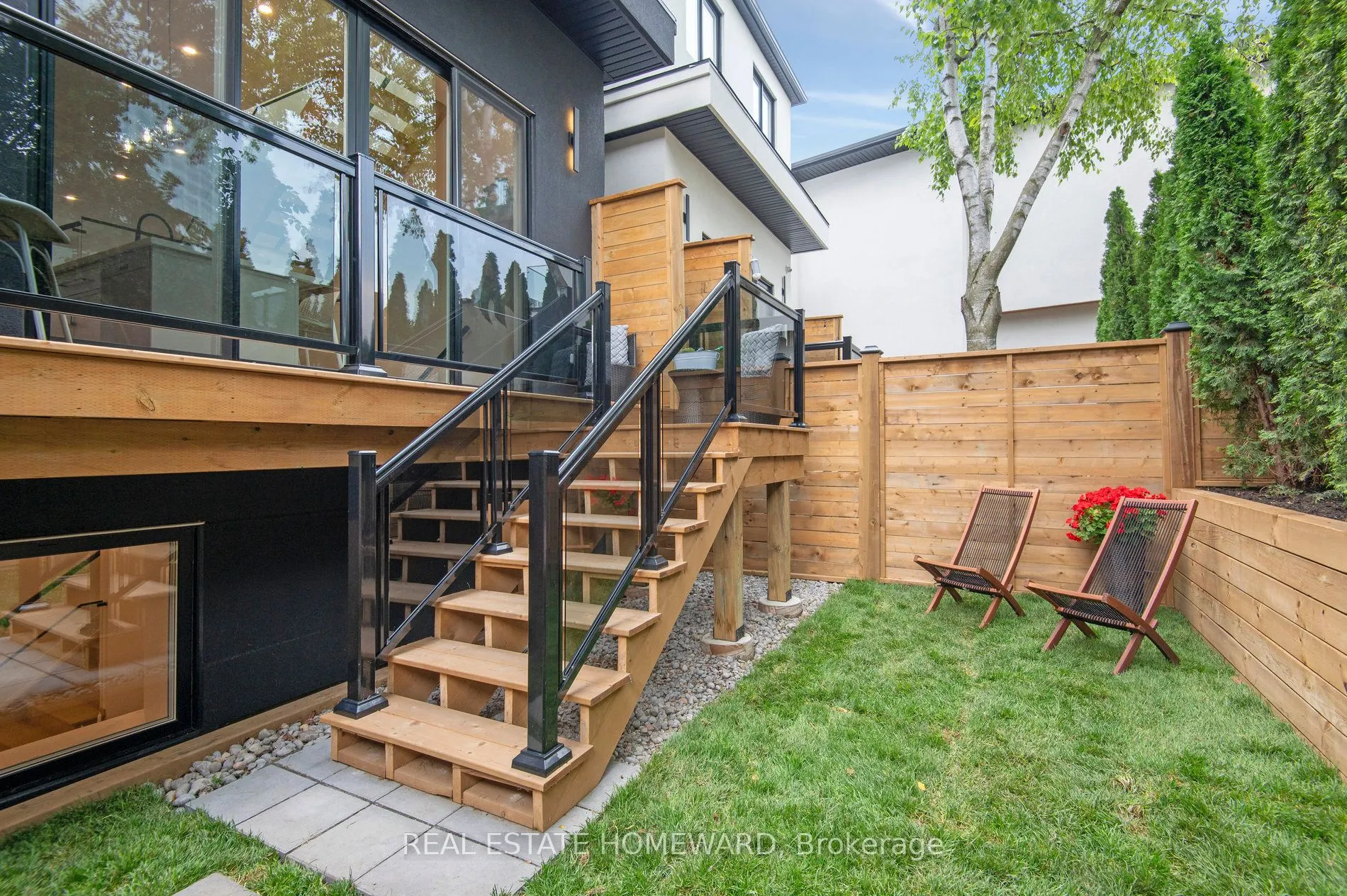 32 Westlake Crescent