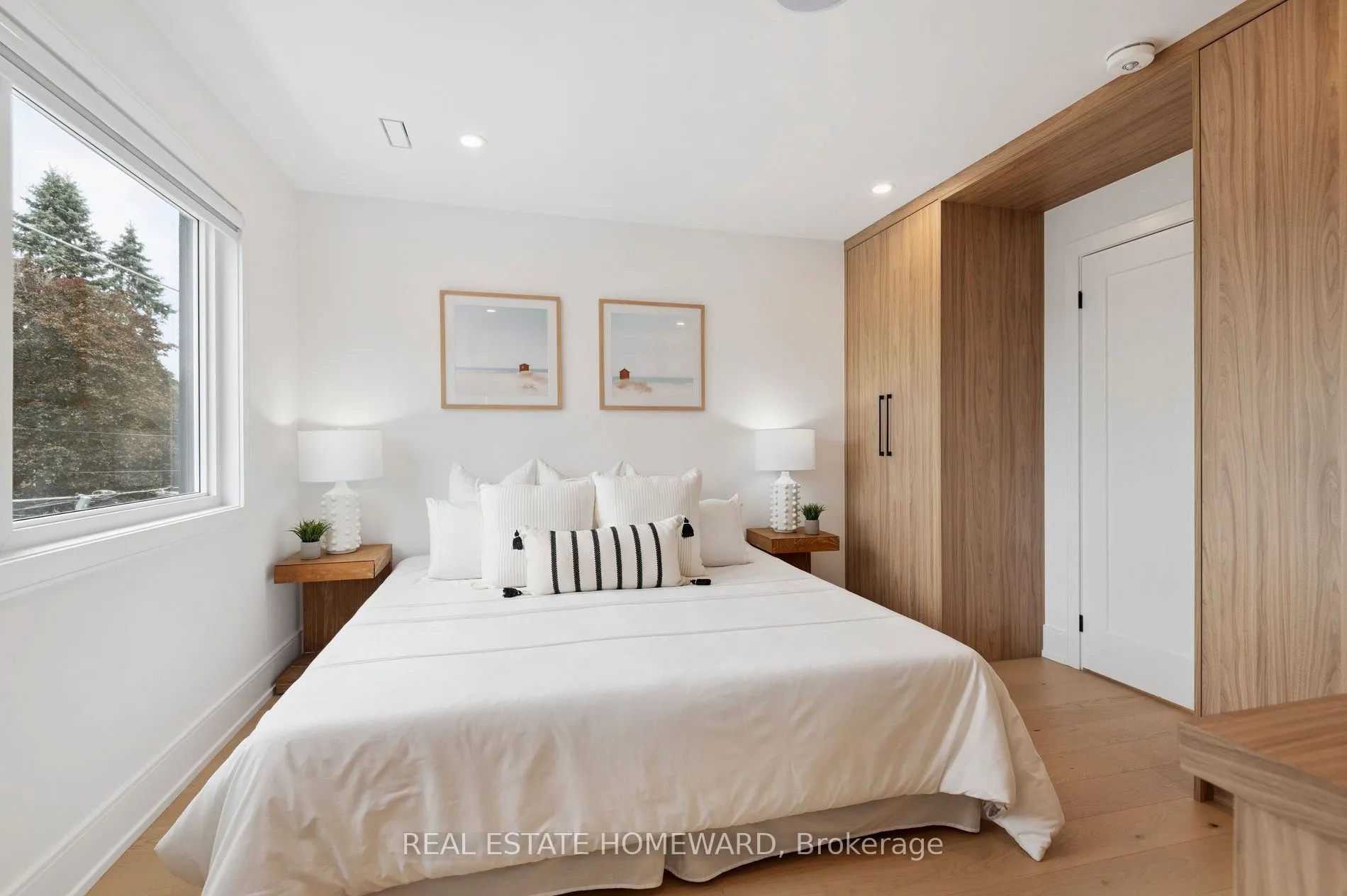 32 Westlake Crescent