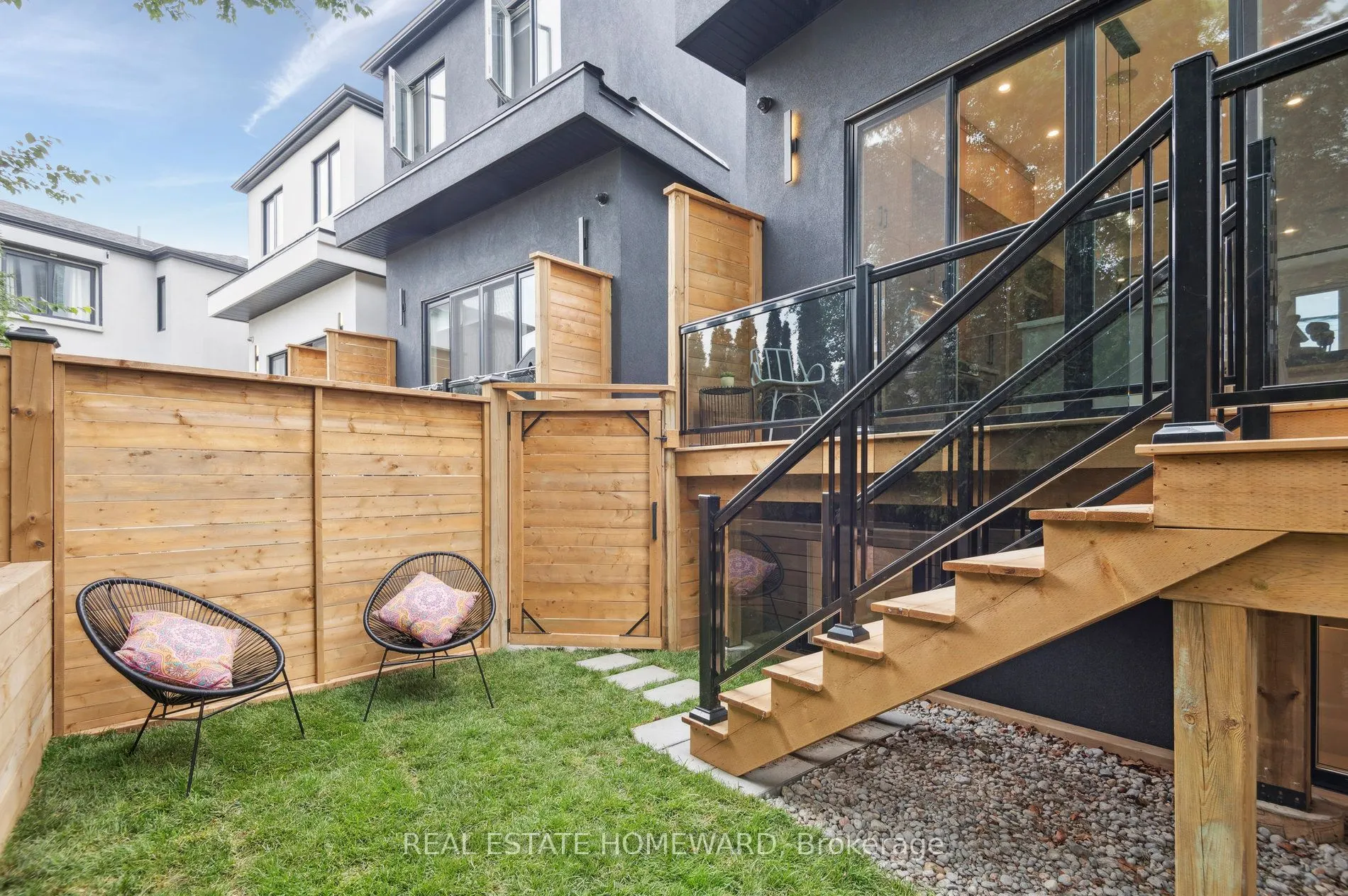 32 Westlake Crescent