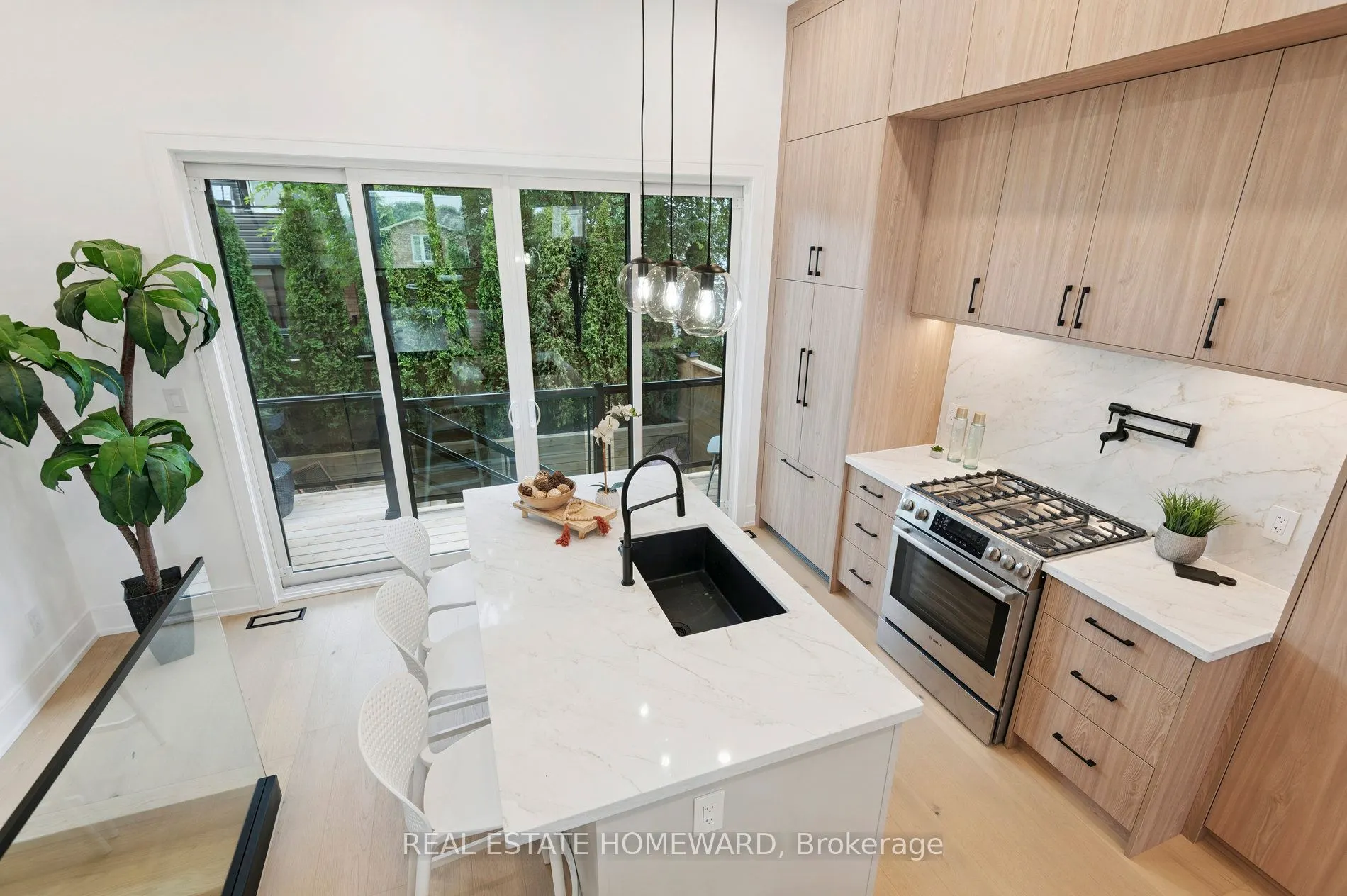 32 Westlake Crescent