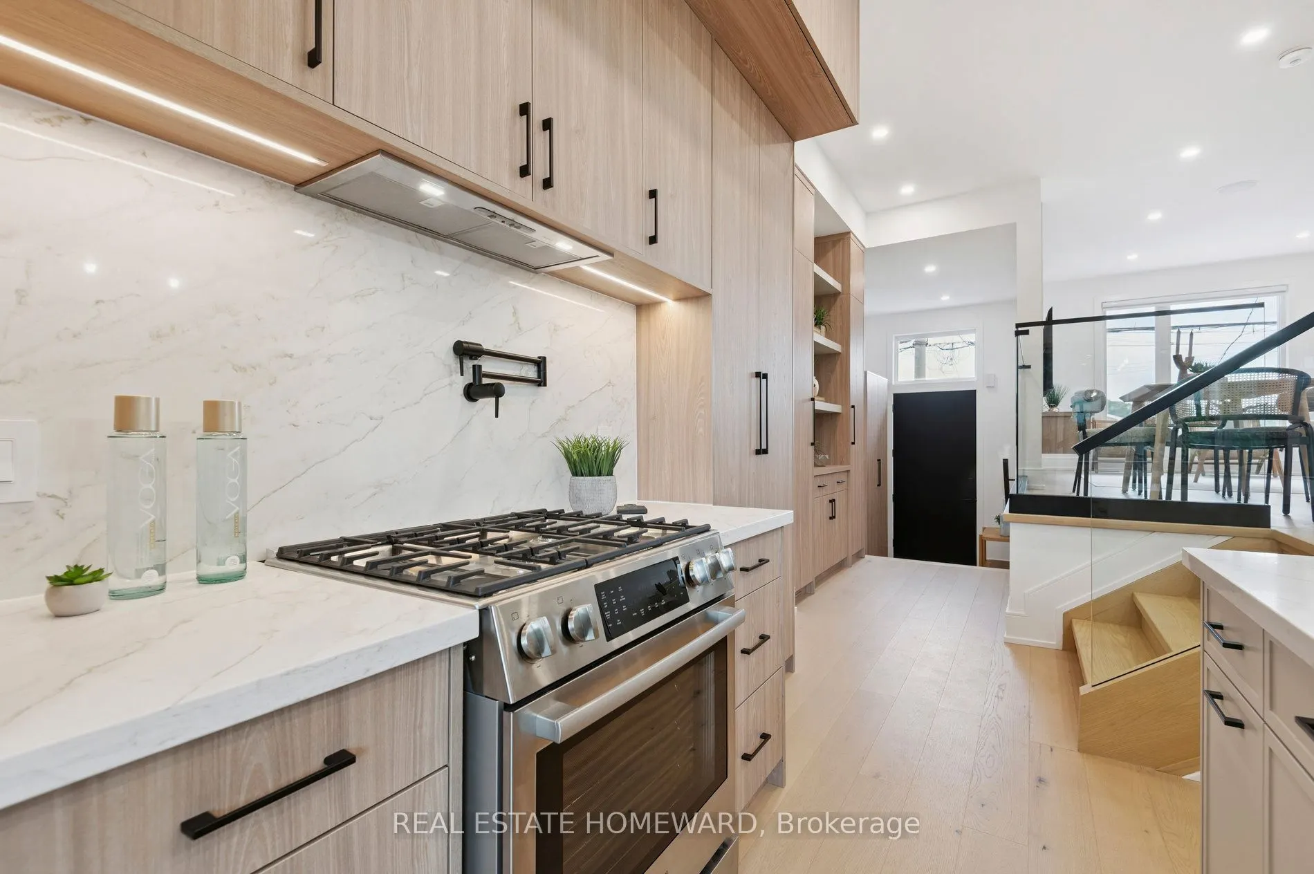 32 Westlake Crescent