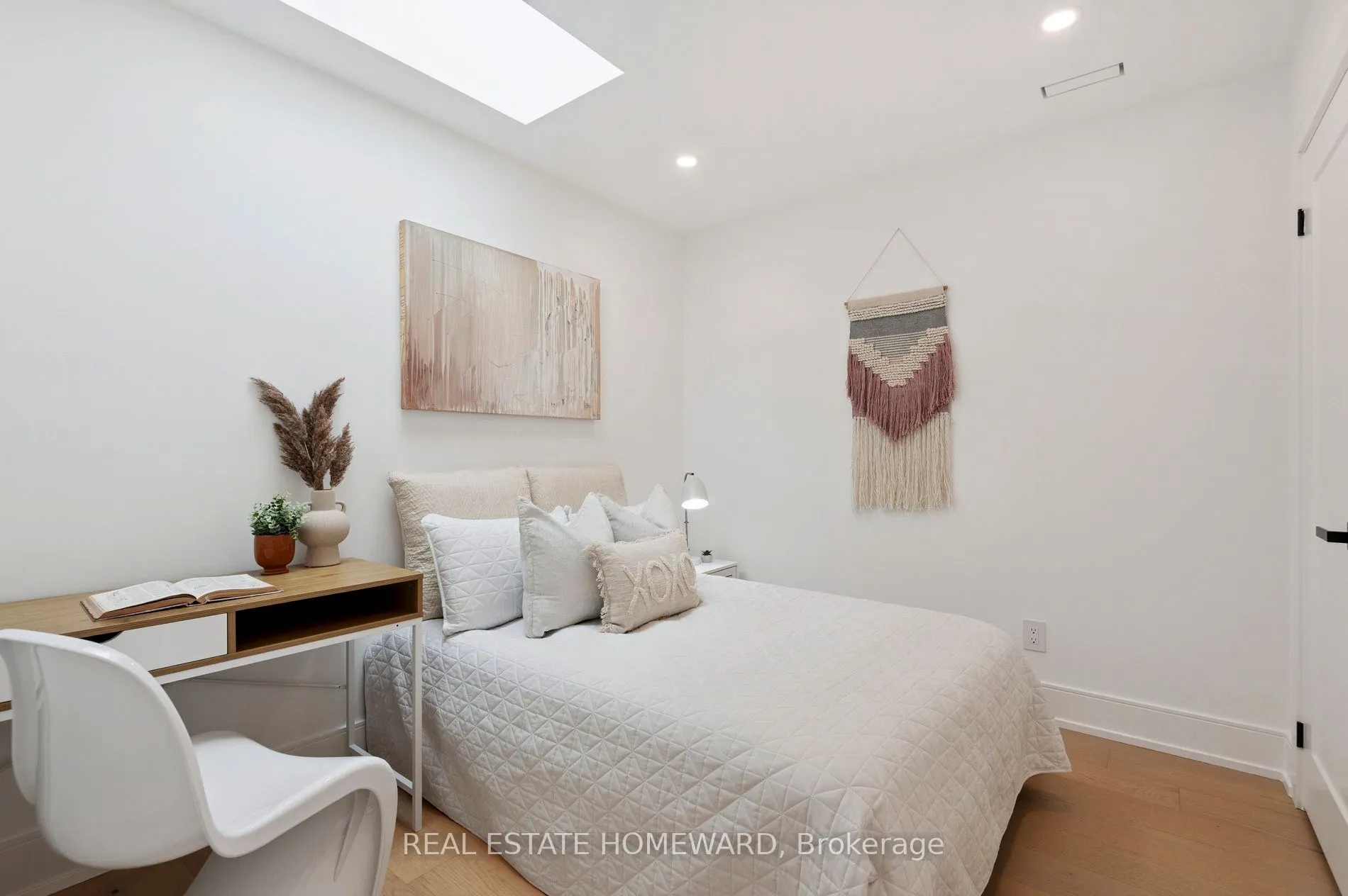 32 Westlake Crescent