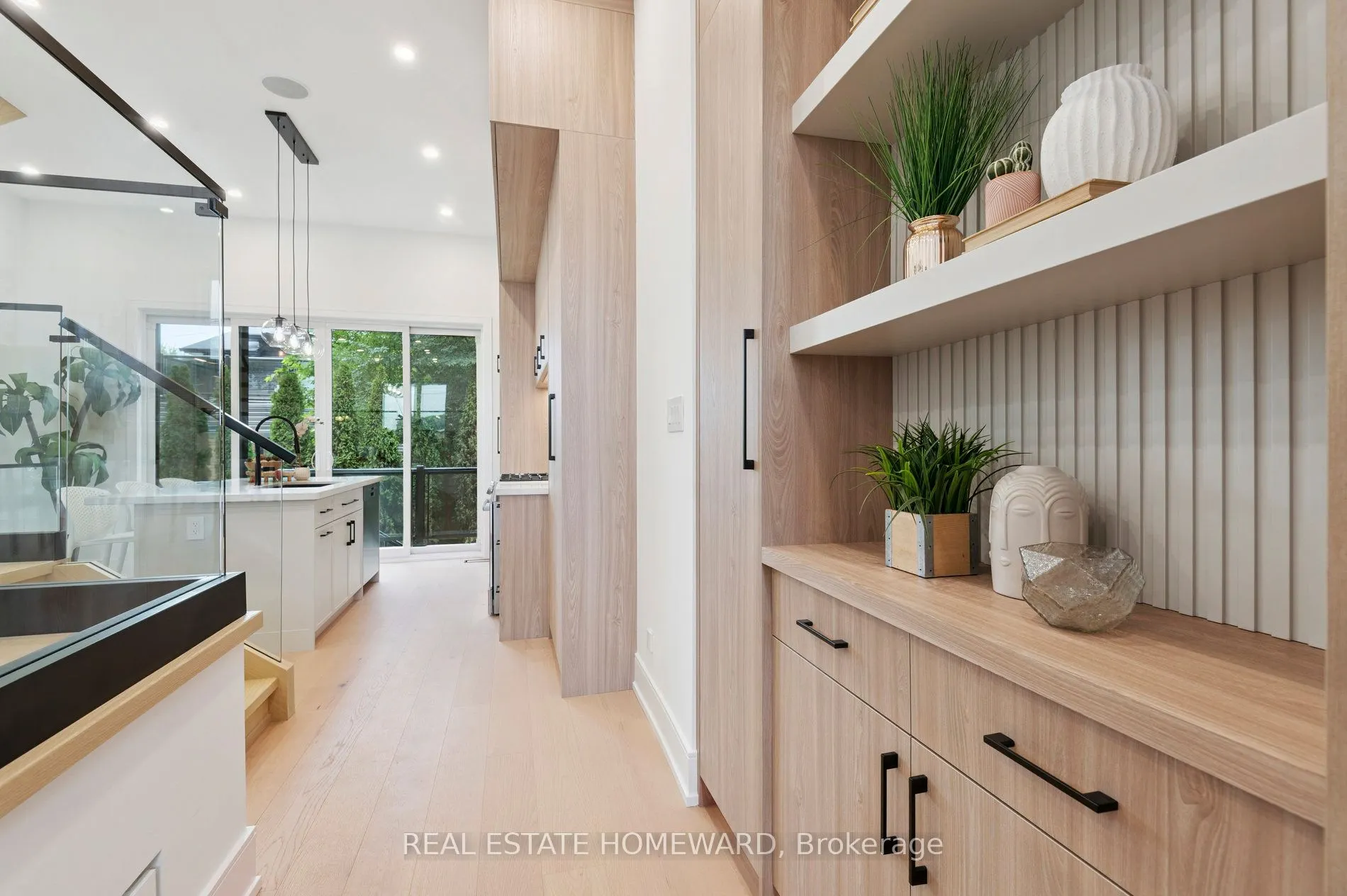 32 Westlake Crescent