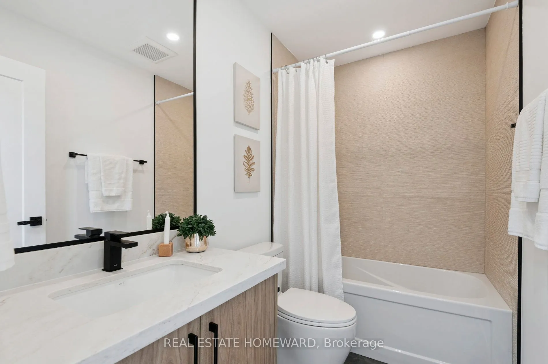 32 Westlake Crescent