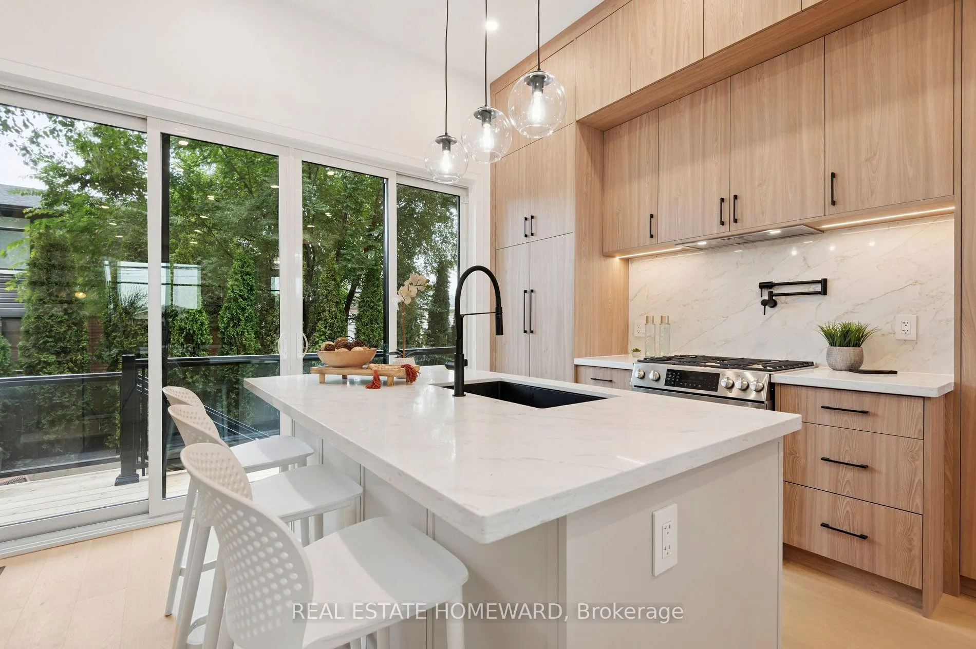 32 Westlake Crescent