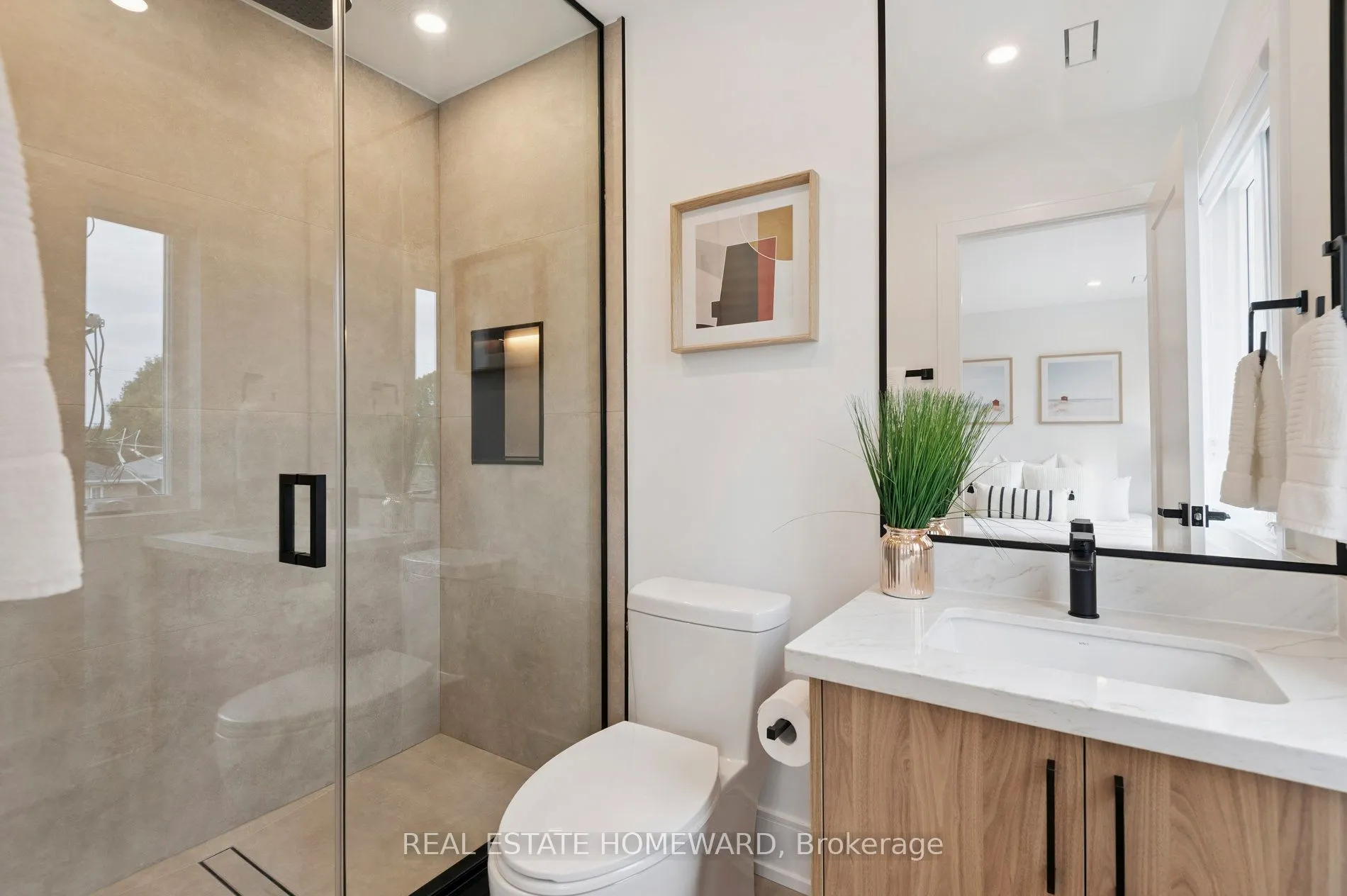 32 Westlake Crescent