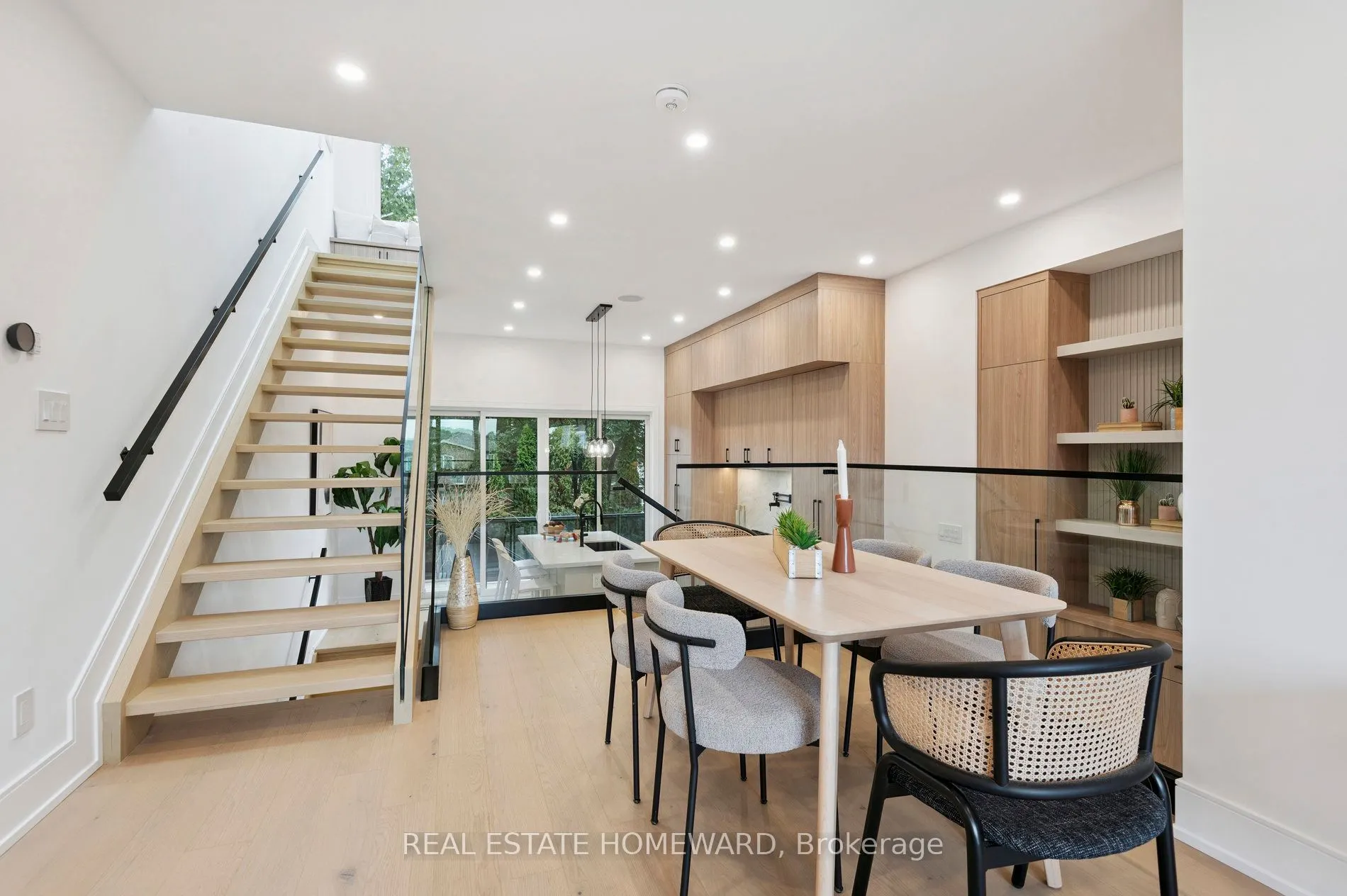 32 Westlake Crescent