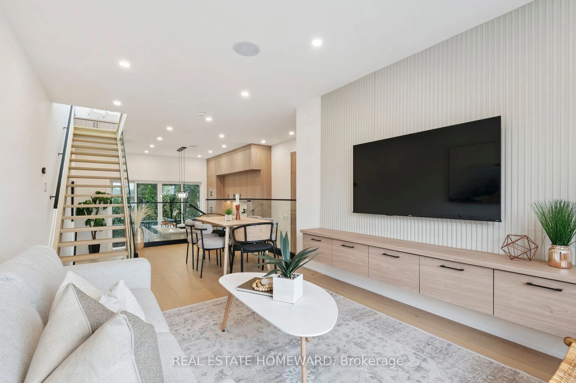 32 Westlake Crescent