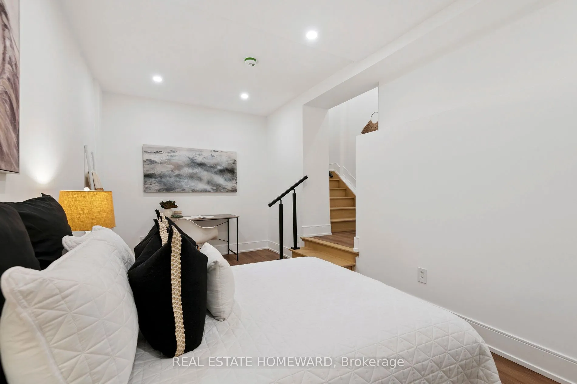 32 Westlake Crescent