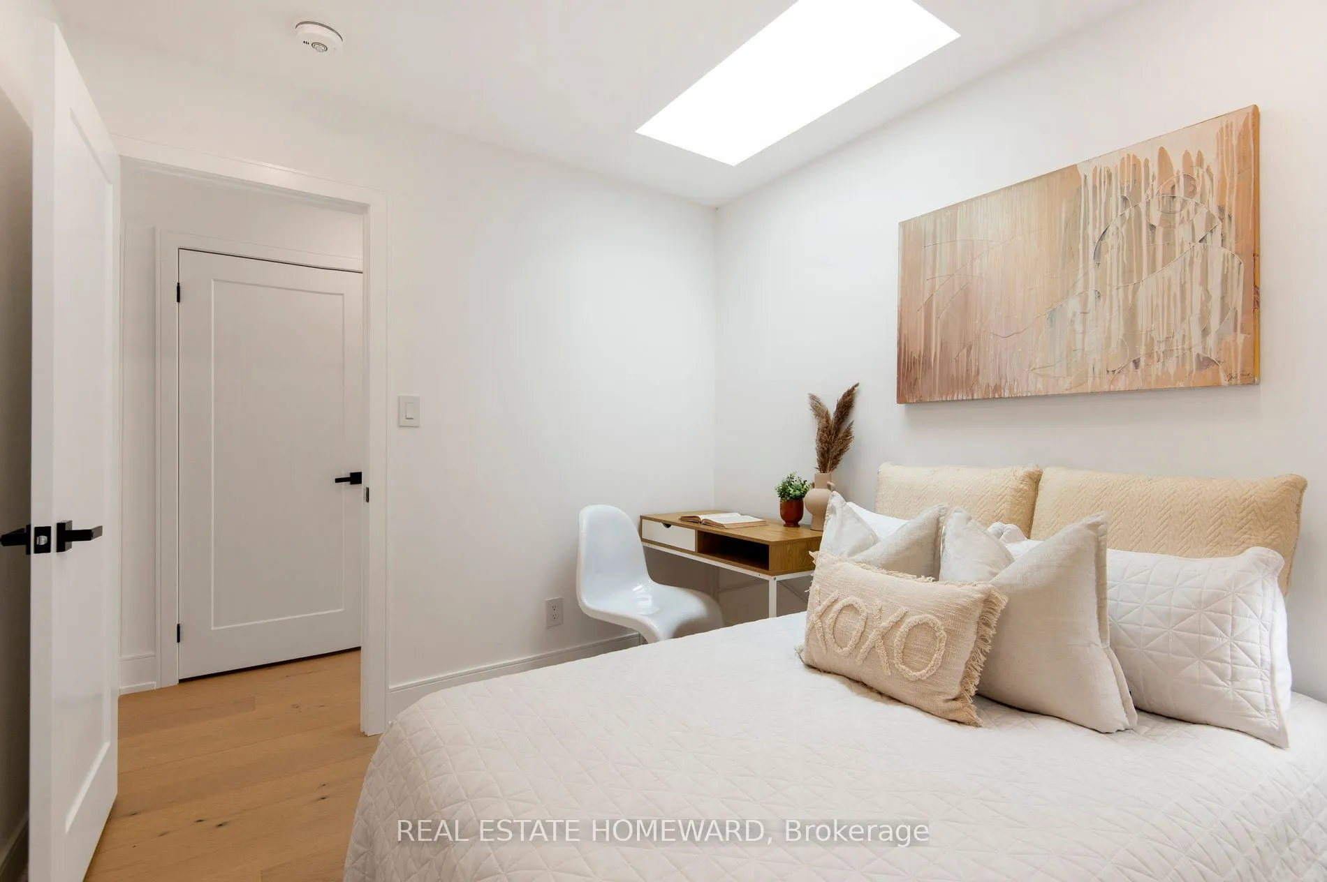 32 Westlake Crescent