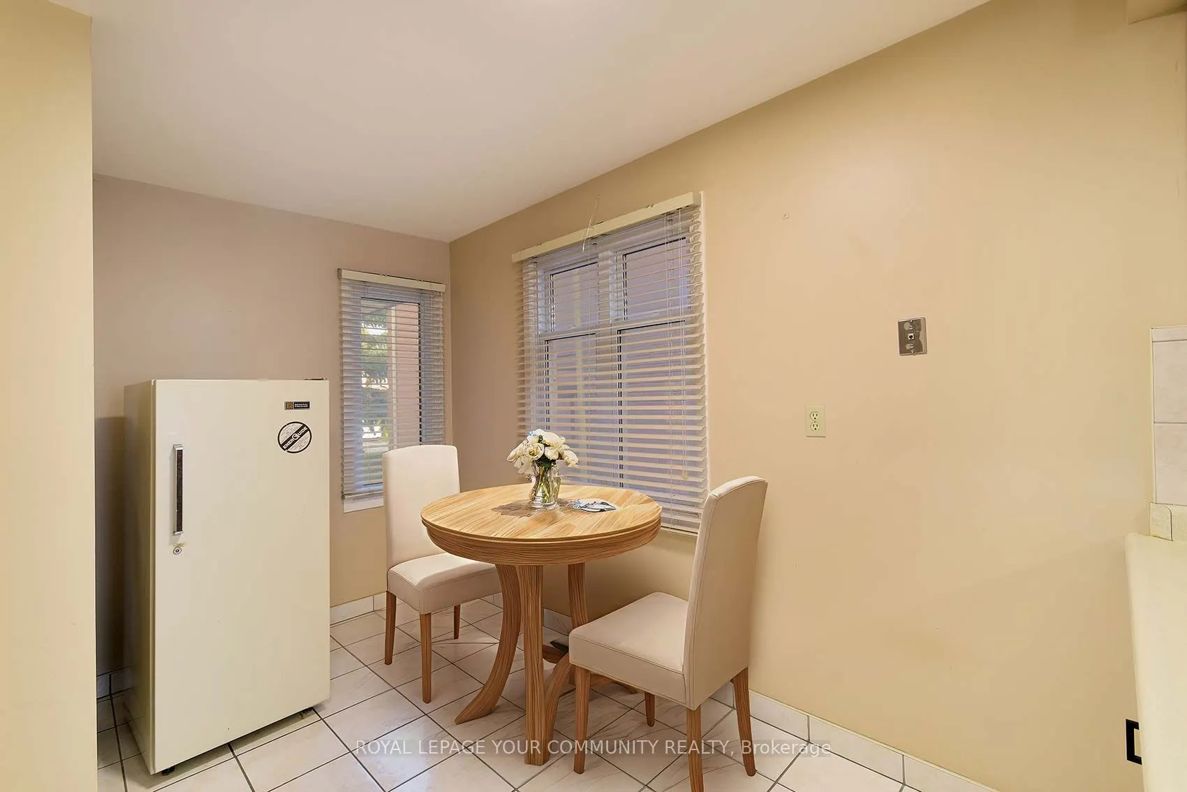 174 Roxanne Crescent