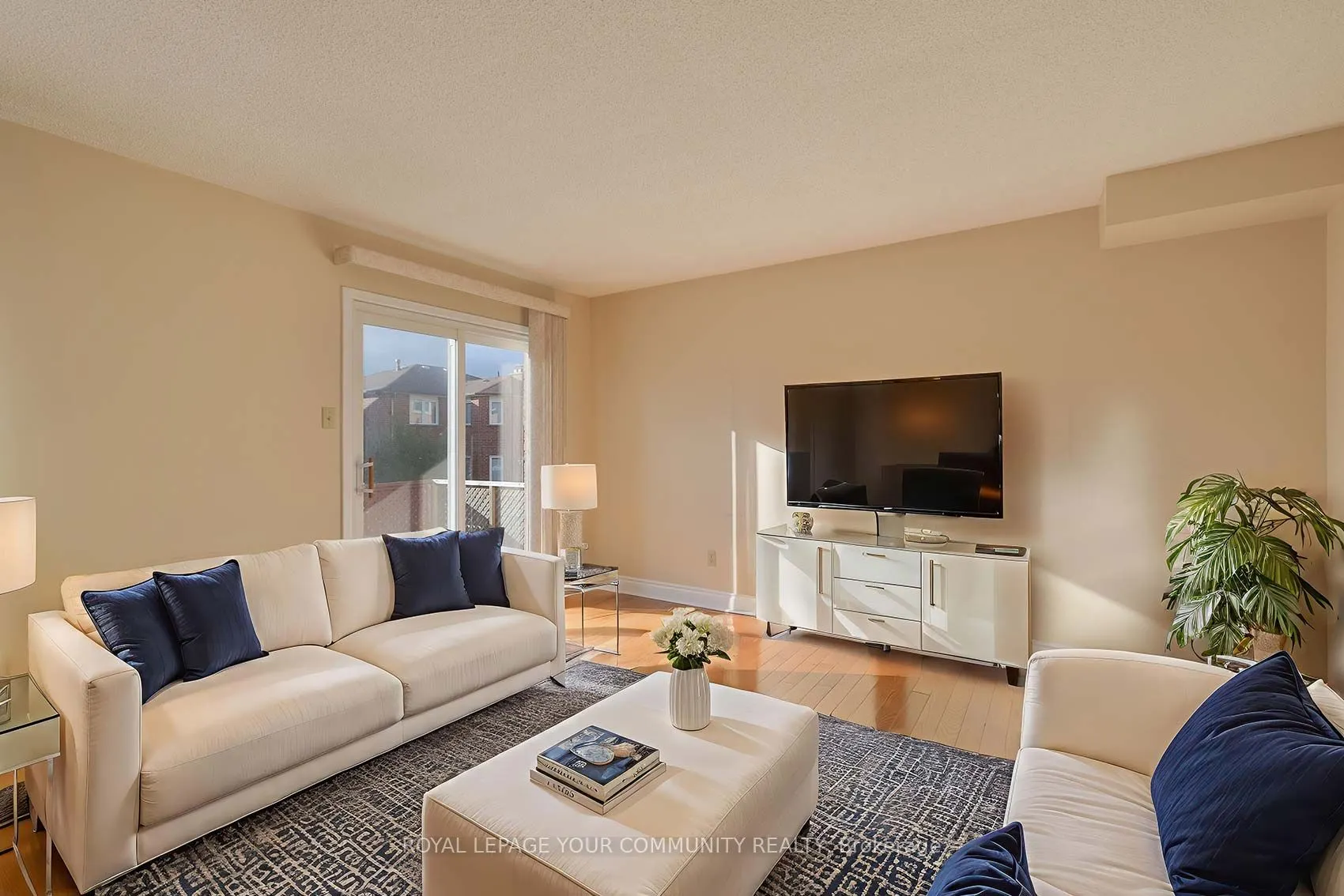 174 Roxanne Crescent