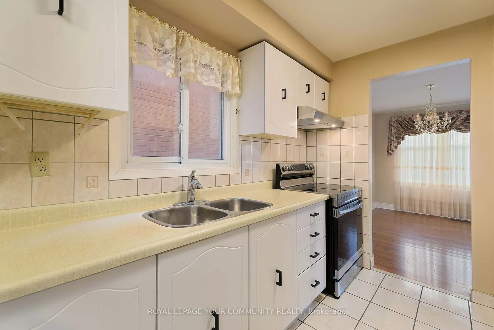 174 Roxanne Crescent