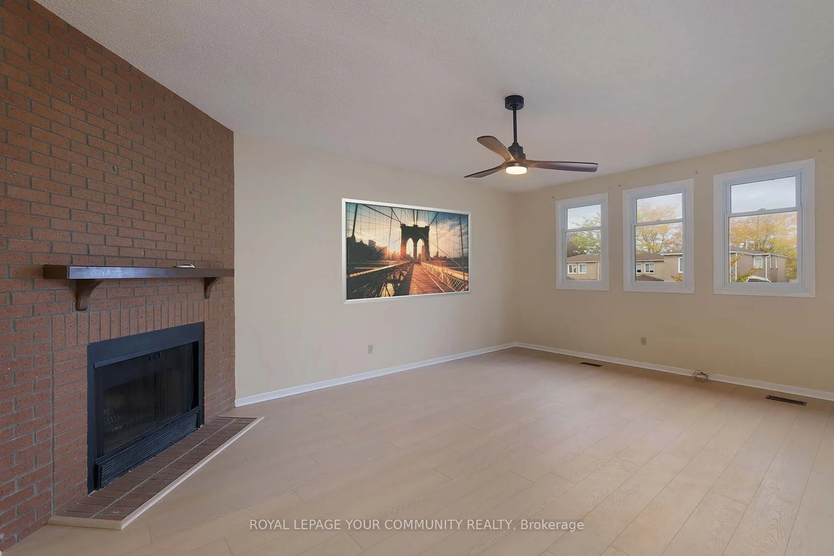 174 Roxanne Crescent