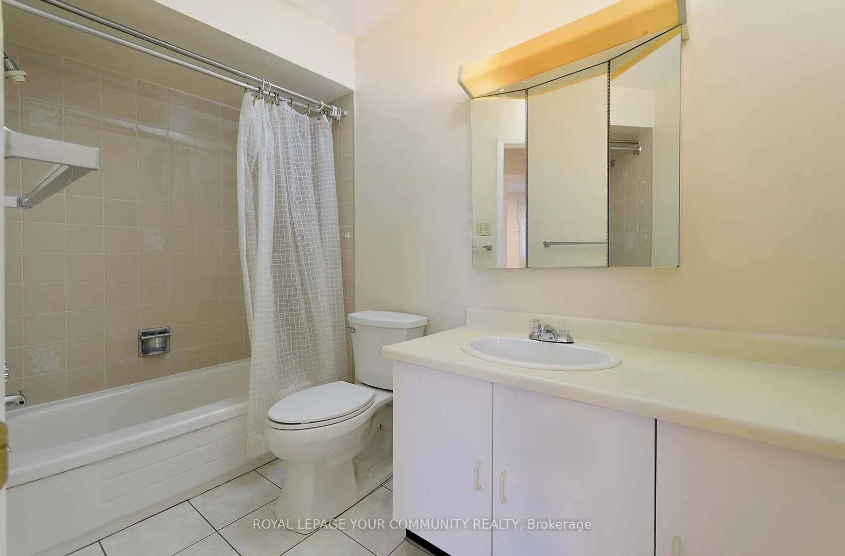 174 Roxanne Crescent