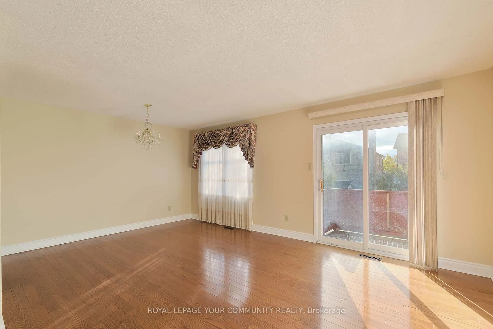 174 Roxanne Crescent