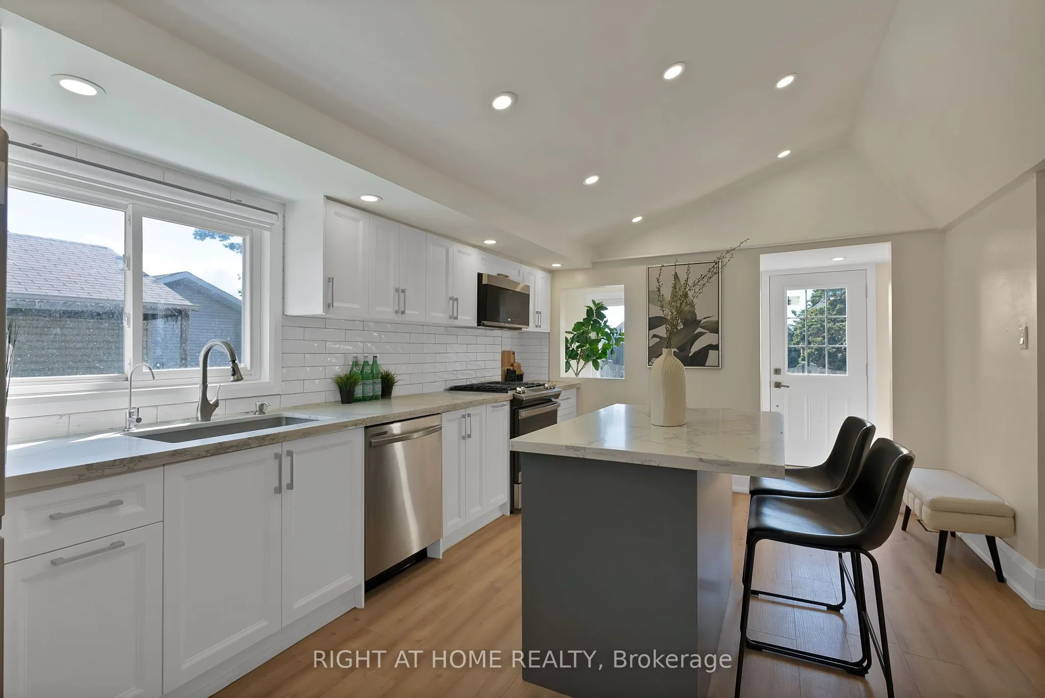 9495 Baldwin Street N