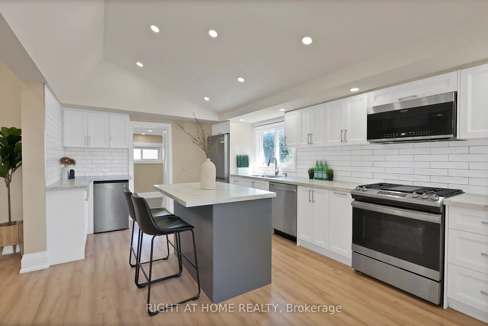 9495 Baldwin Street N