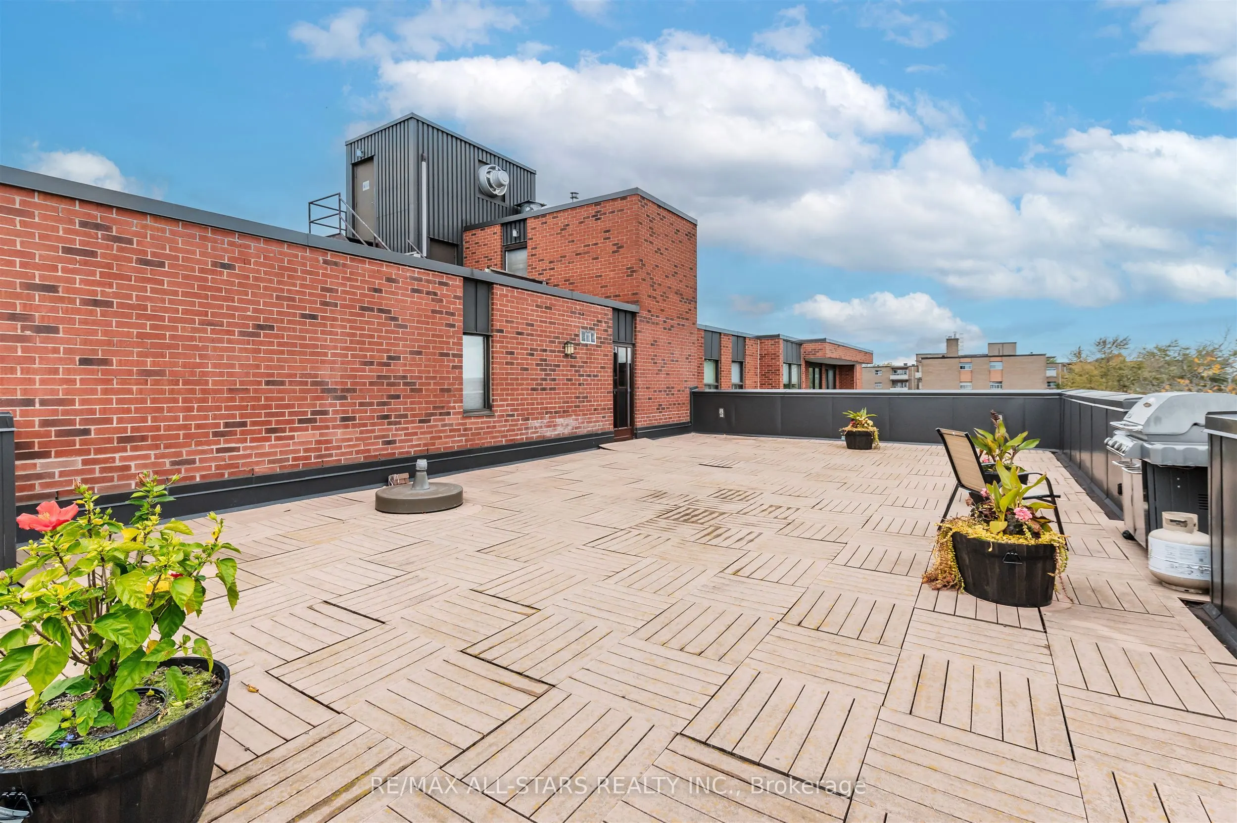 3734 St Clair Avenue E, #407