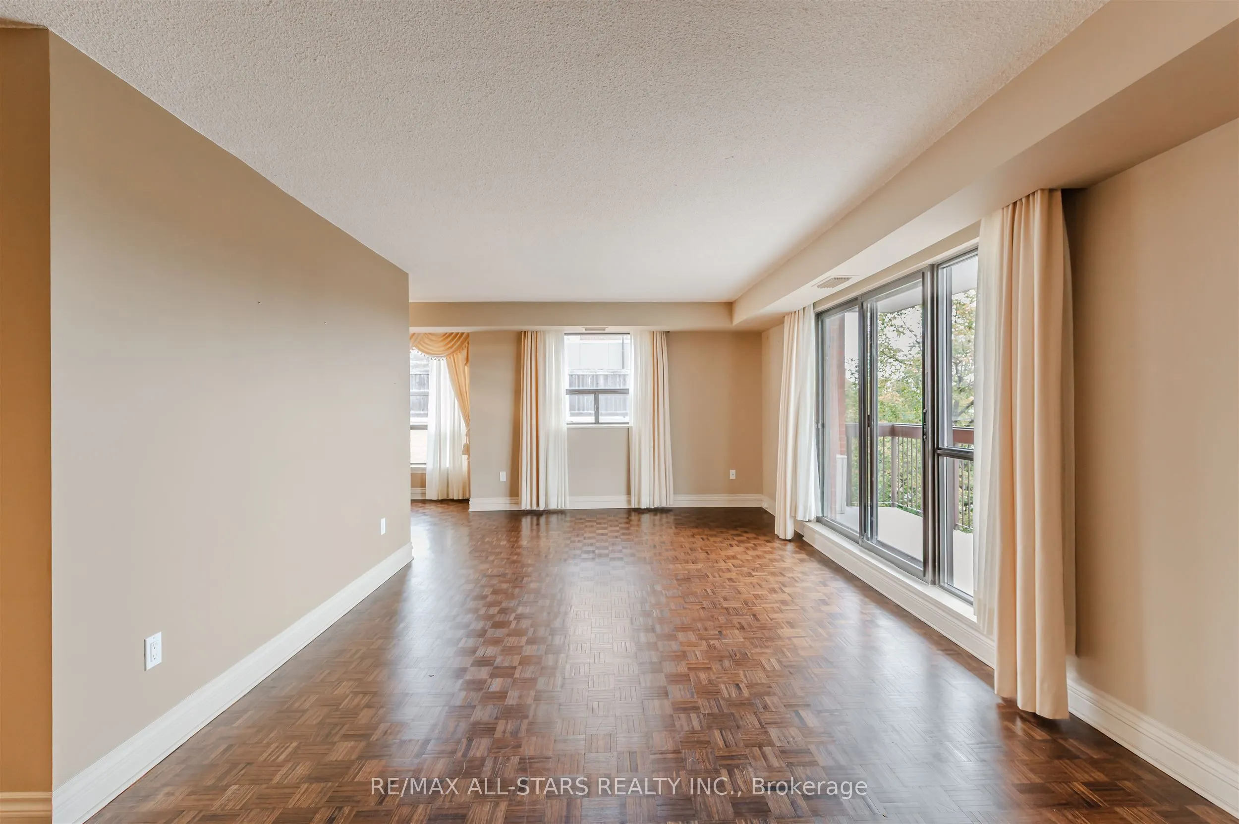 3734 St Clair Avenue E, #407