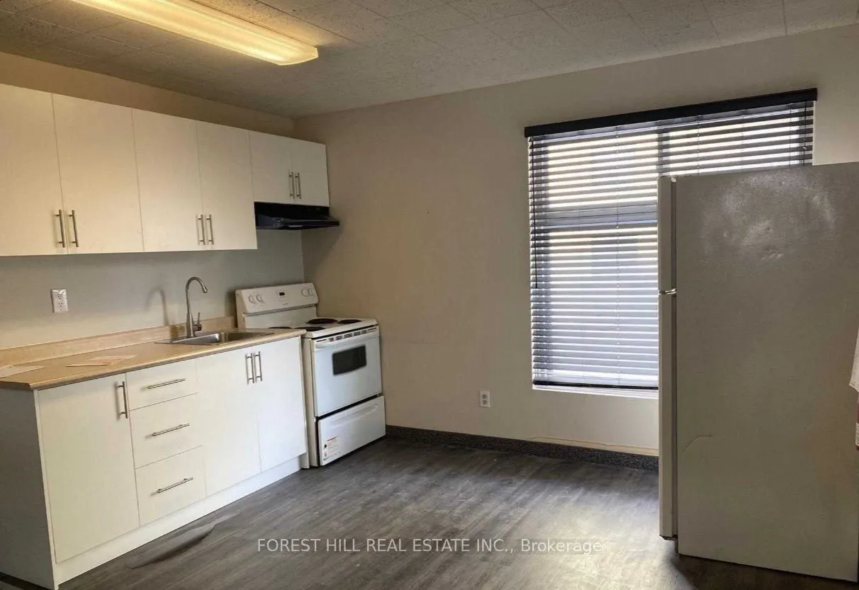 1641 Victoria Park Avenue, #4