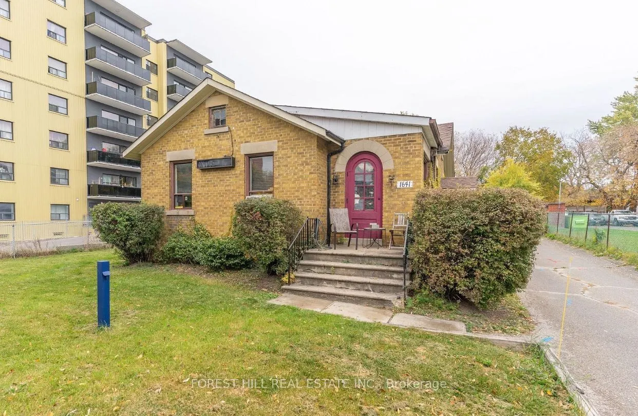 1641 Victoria Park Avenue, #3