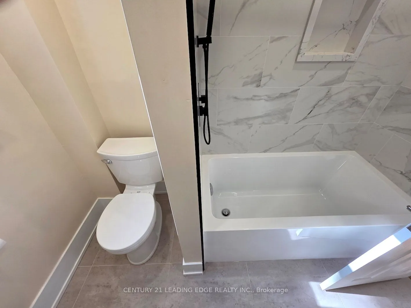 51 Dearbourne Avenue, #Main