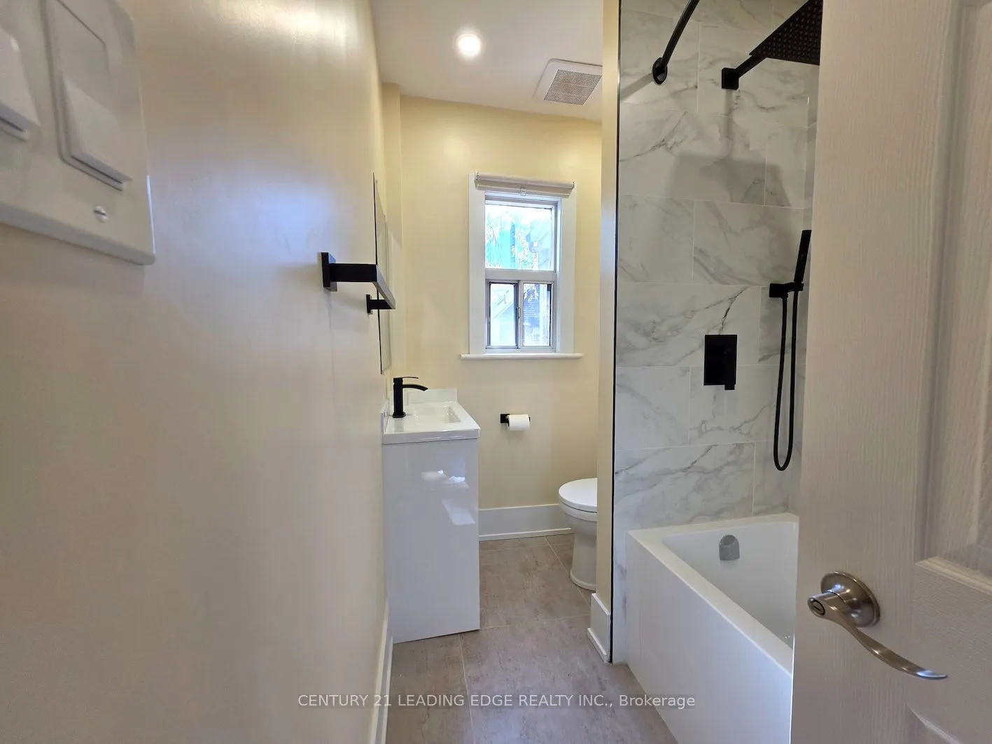 51 Dearbourne Avenue, #Main