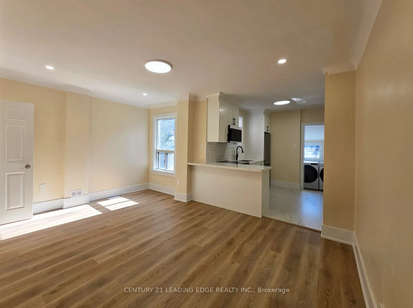 51 Dearbourne Avenue, #Main