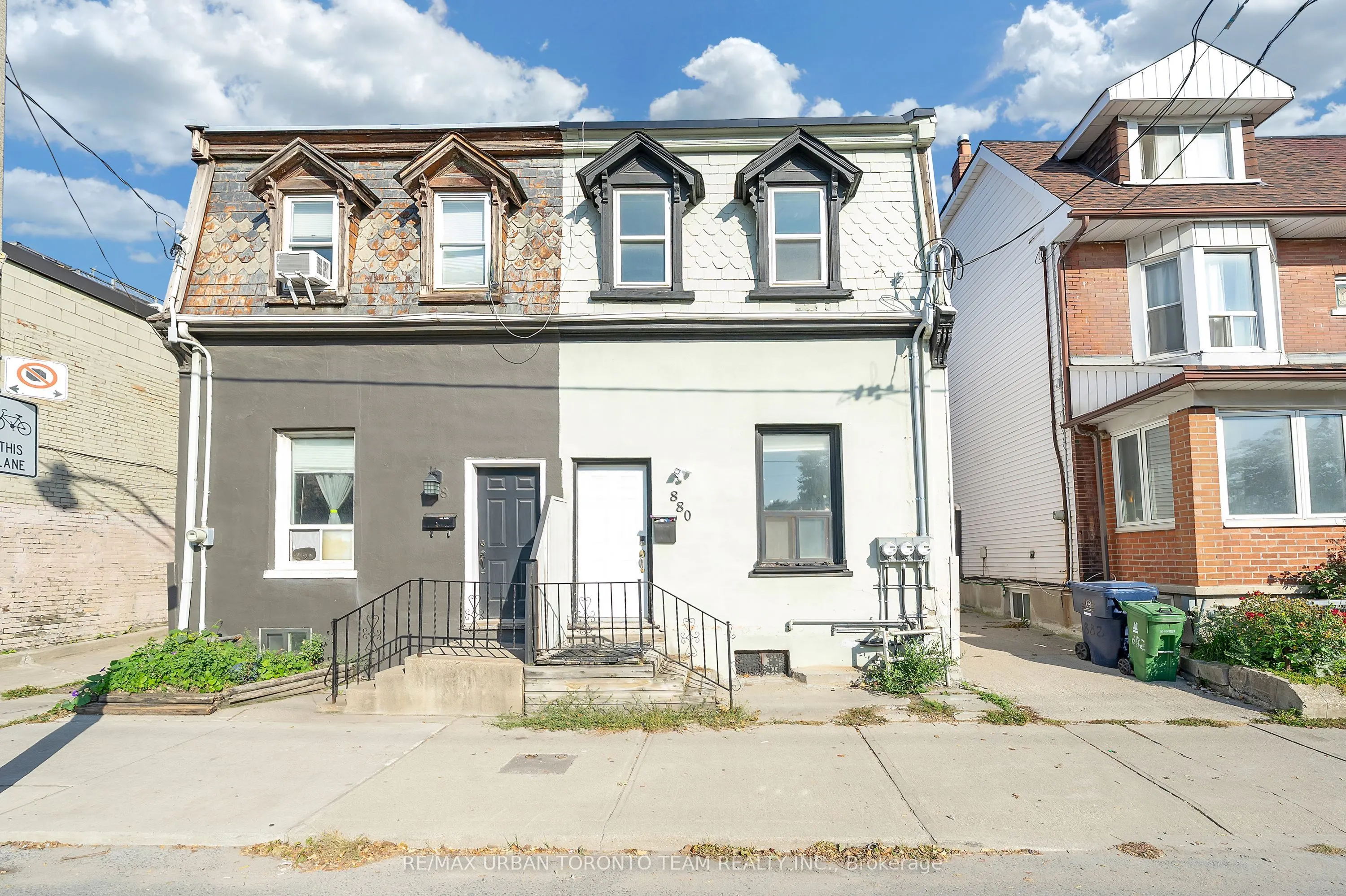 880 Dundas Street E, #Main