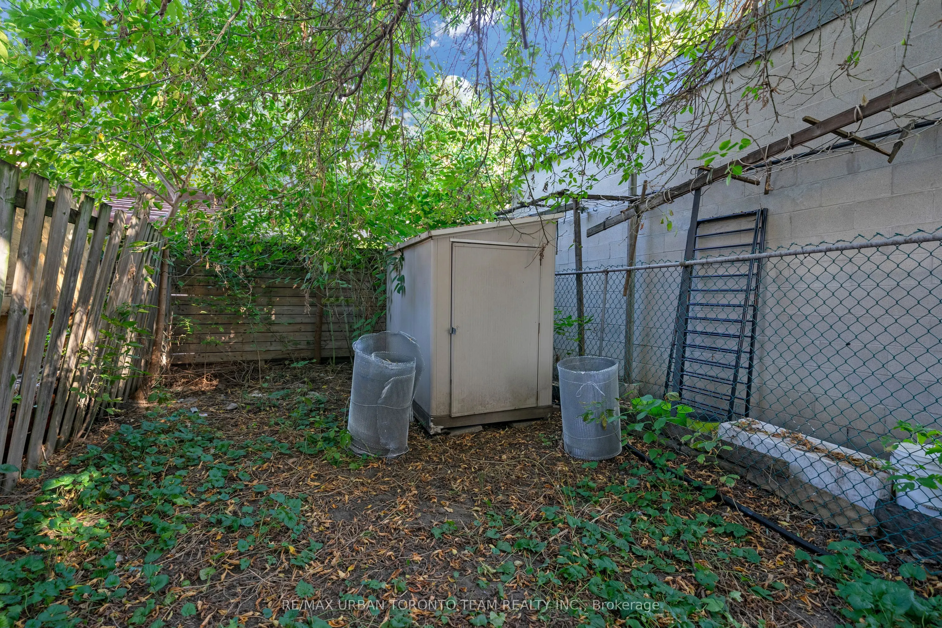 880 Dundas Street E, #Main