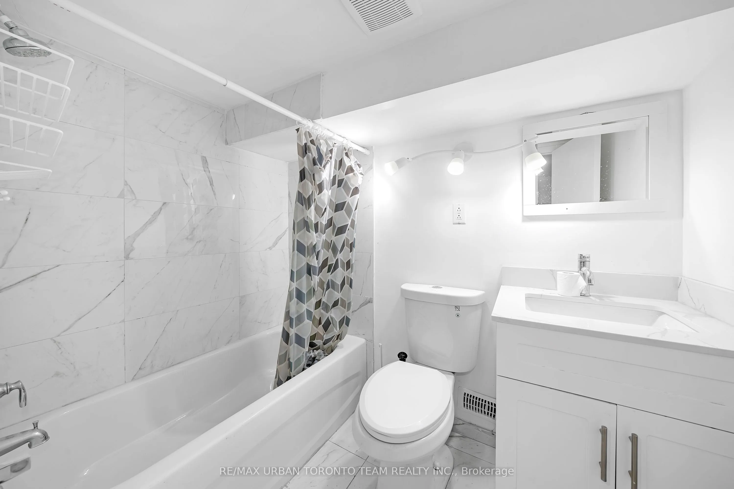 880 Dundas Street E, #Main