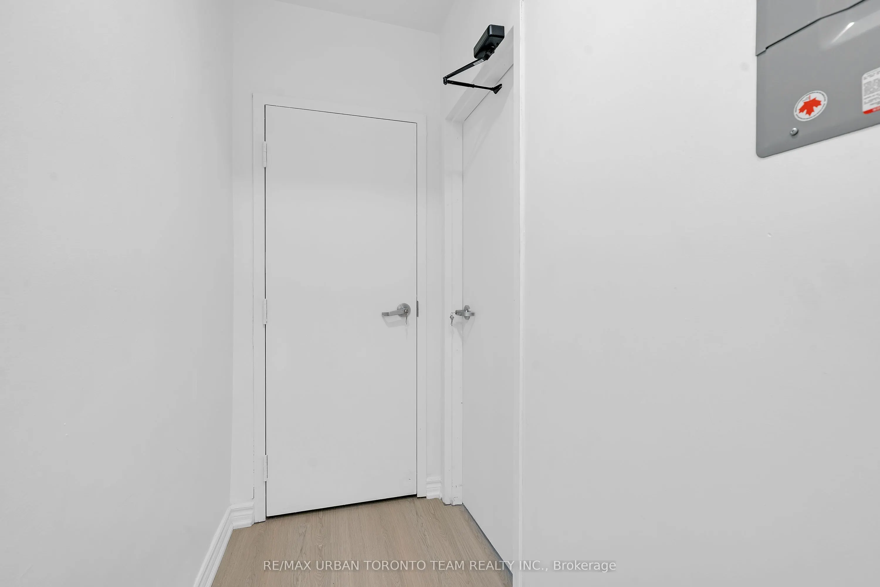 880 Dundas Street E, #Main