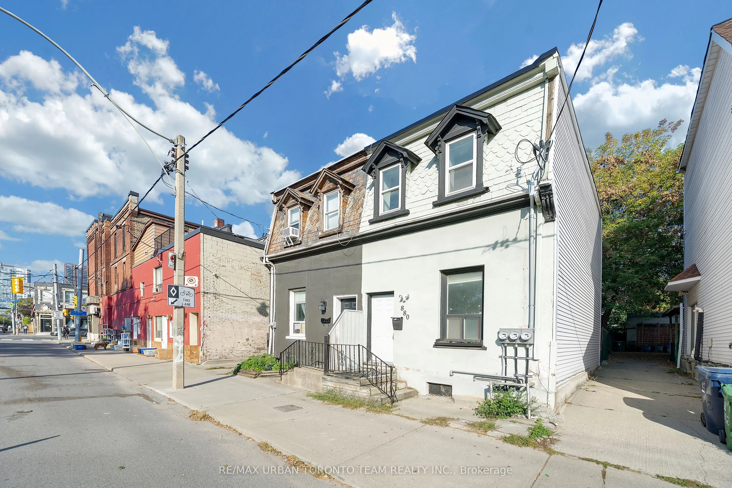 880 Dundas Street E, #Main