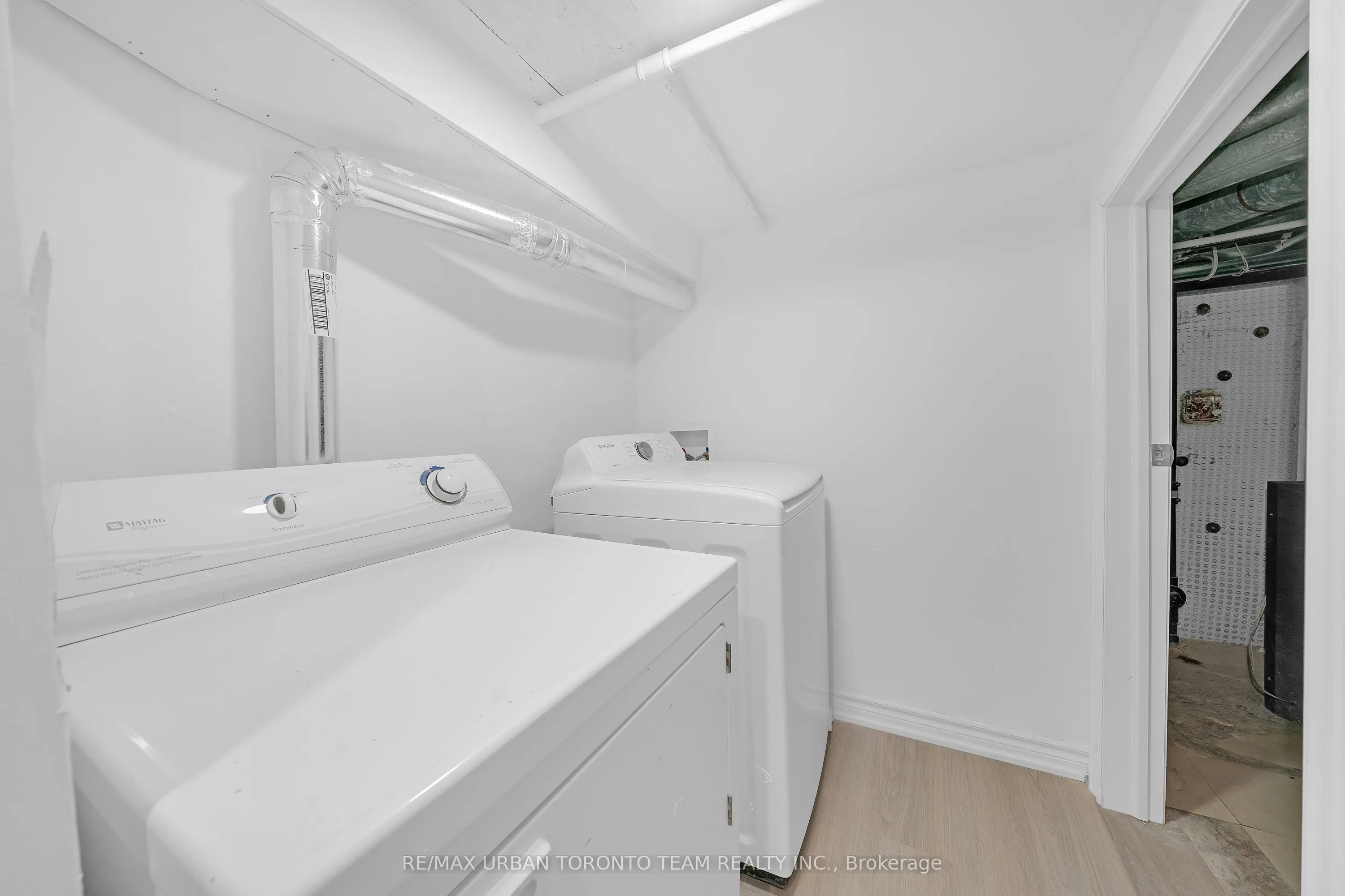 880 Dundas Street E, #Main