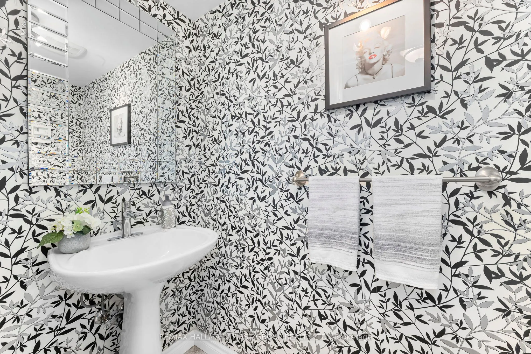 122 Thicket Crescent