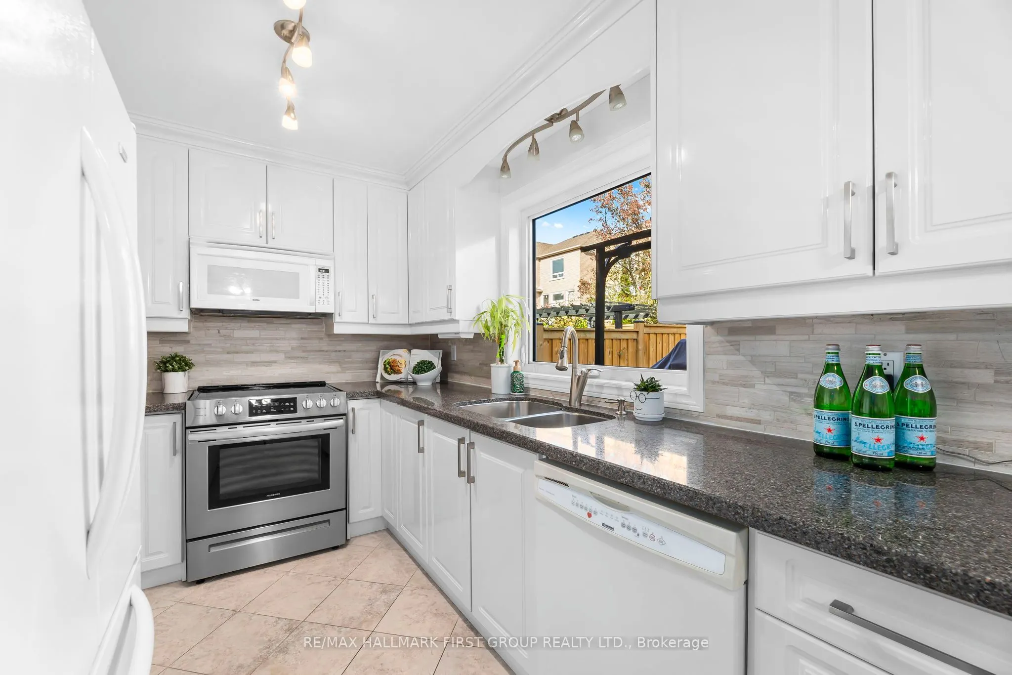 122 Thicket Crescent