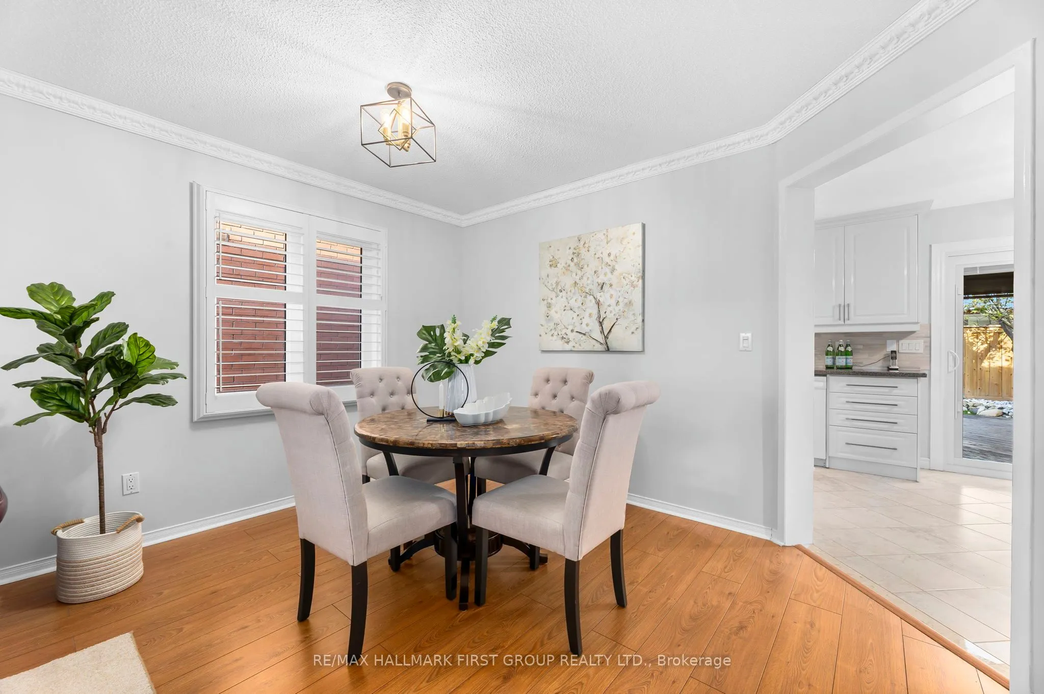 122 Thicket Crescent