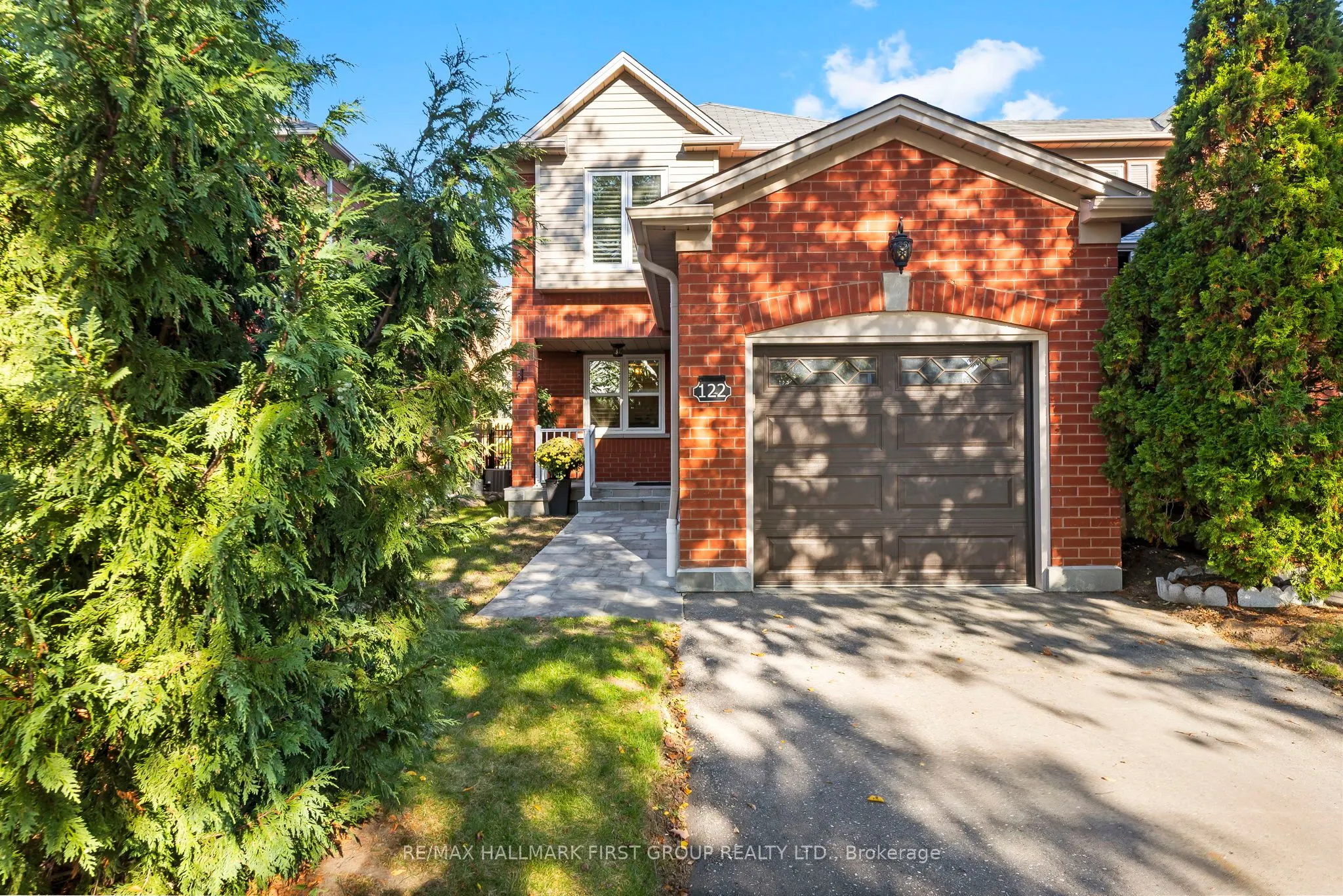 122 Thicket Crescent