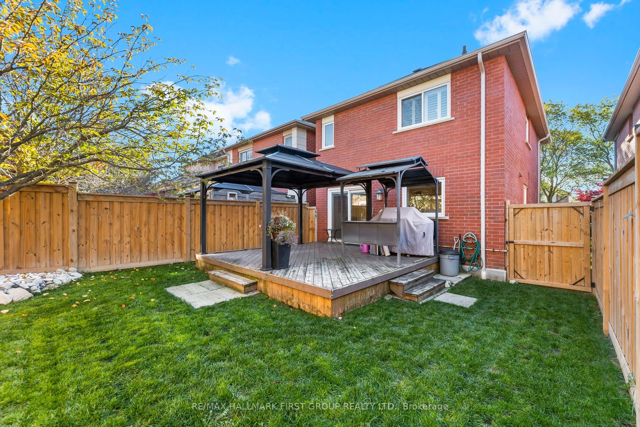 122 Thicket Crescent