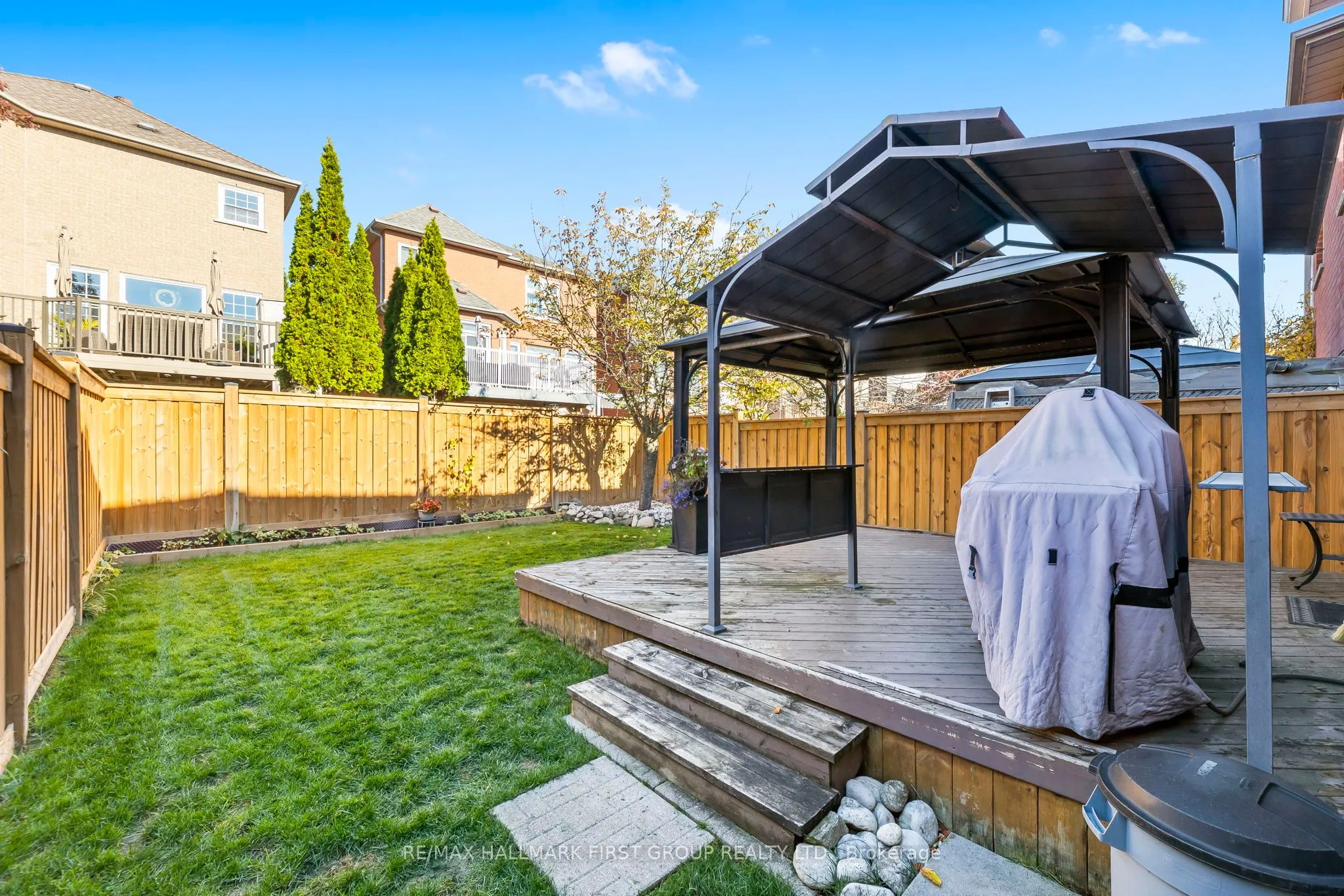 122 Thicket Crescent